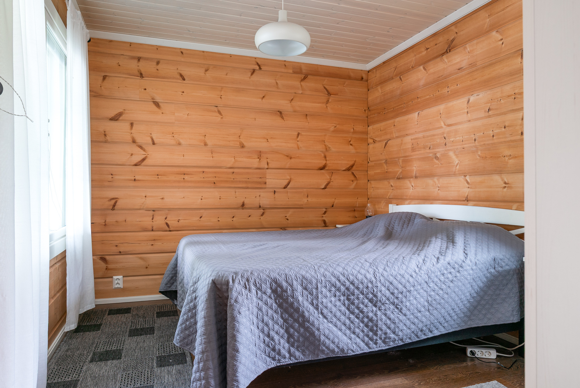 Yläkerran makuuhuone