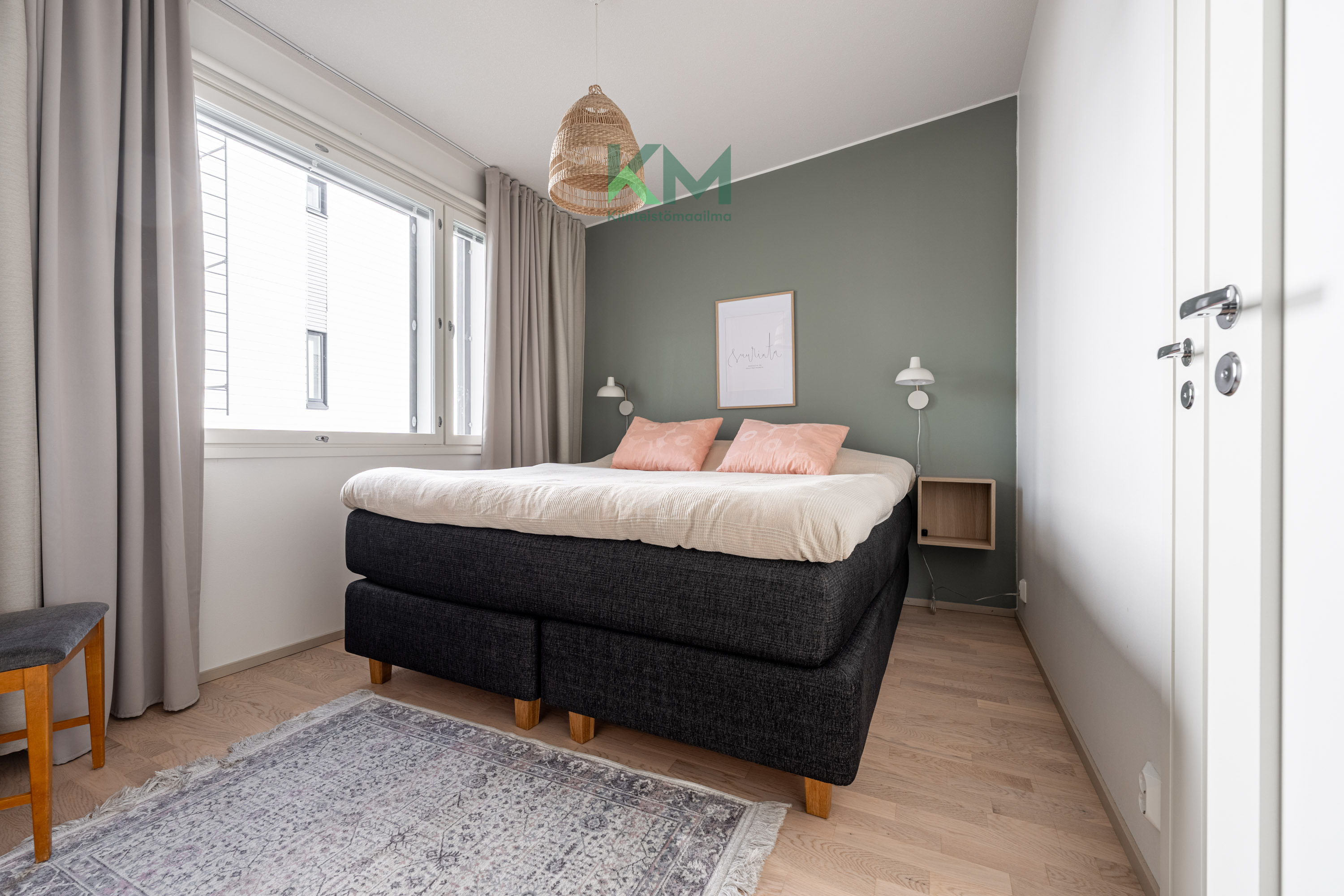 Makuuhuoneita on kolme