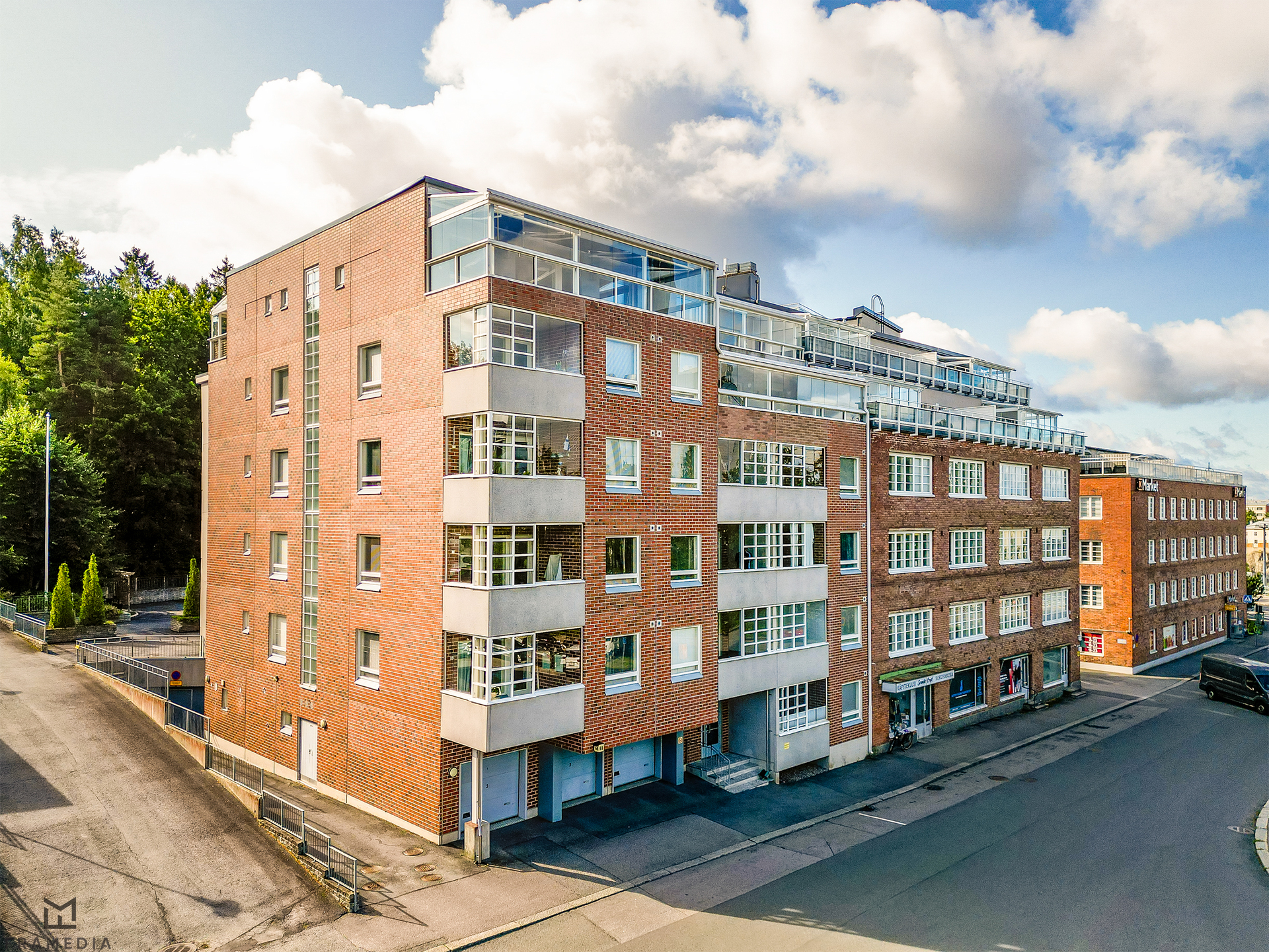Lähikauppa on viereisessä talossa