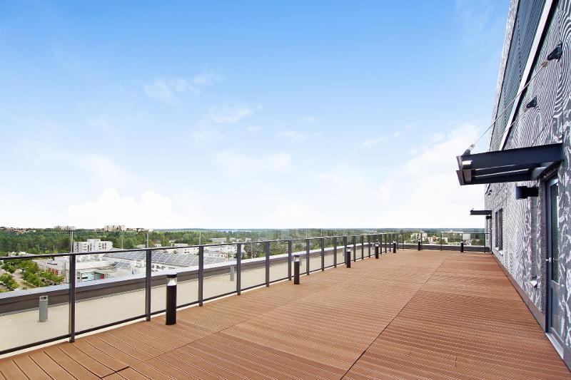 Upeat näkymät 13.kerroksen terassilta