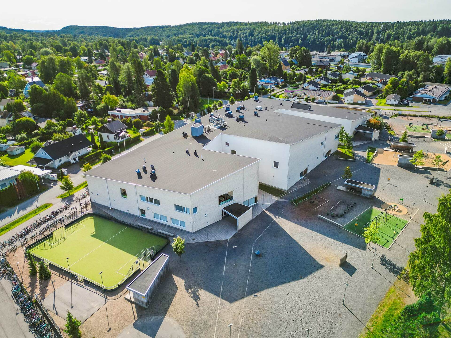 Vehmaisten koulu ja päiväkoti ihan vieressä