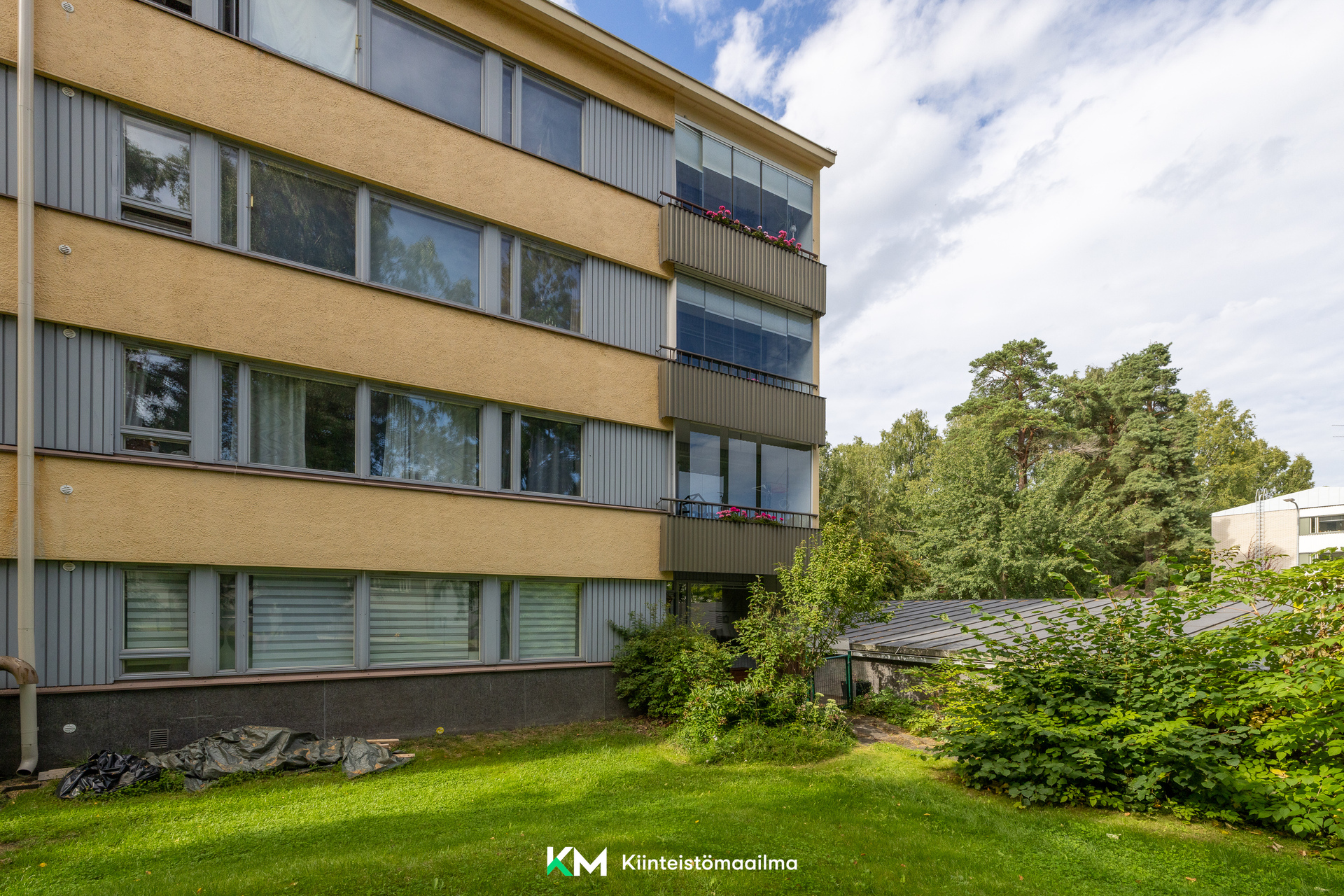 Rusthollarinkuja 4, Puotila, Helsinki