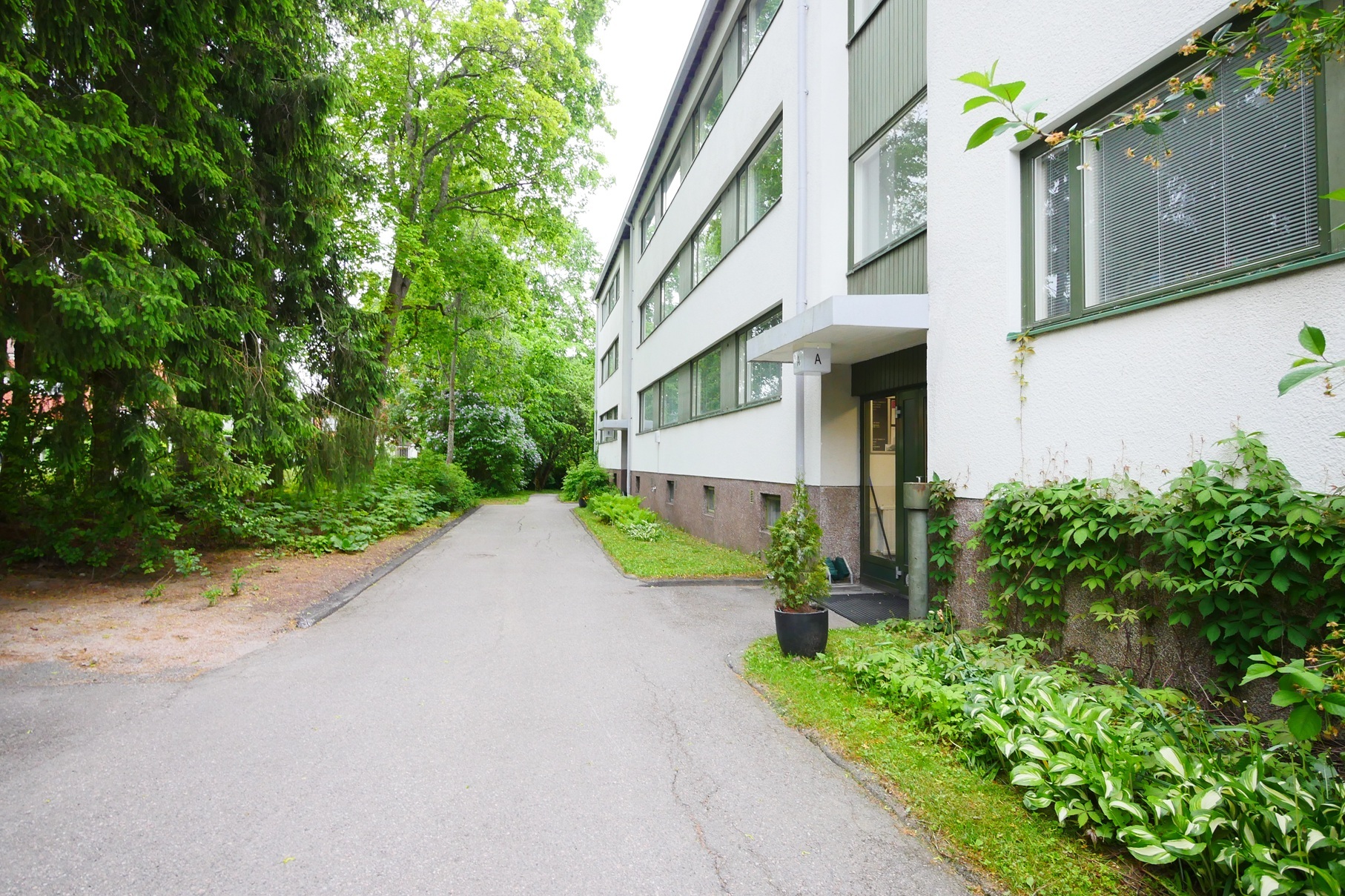 Karviaistie 6, Malmi, Helsinki