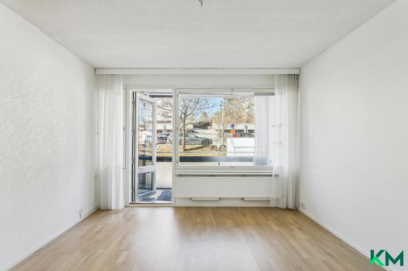 Olohuoneesta käynti parvekkeelle