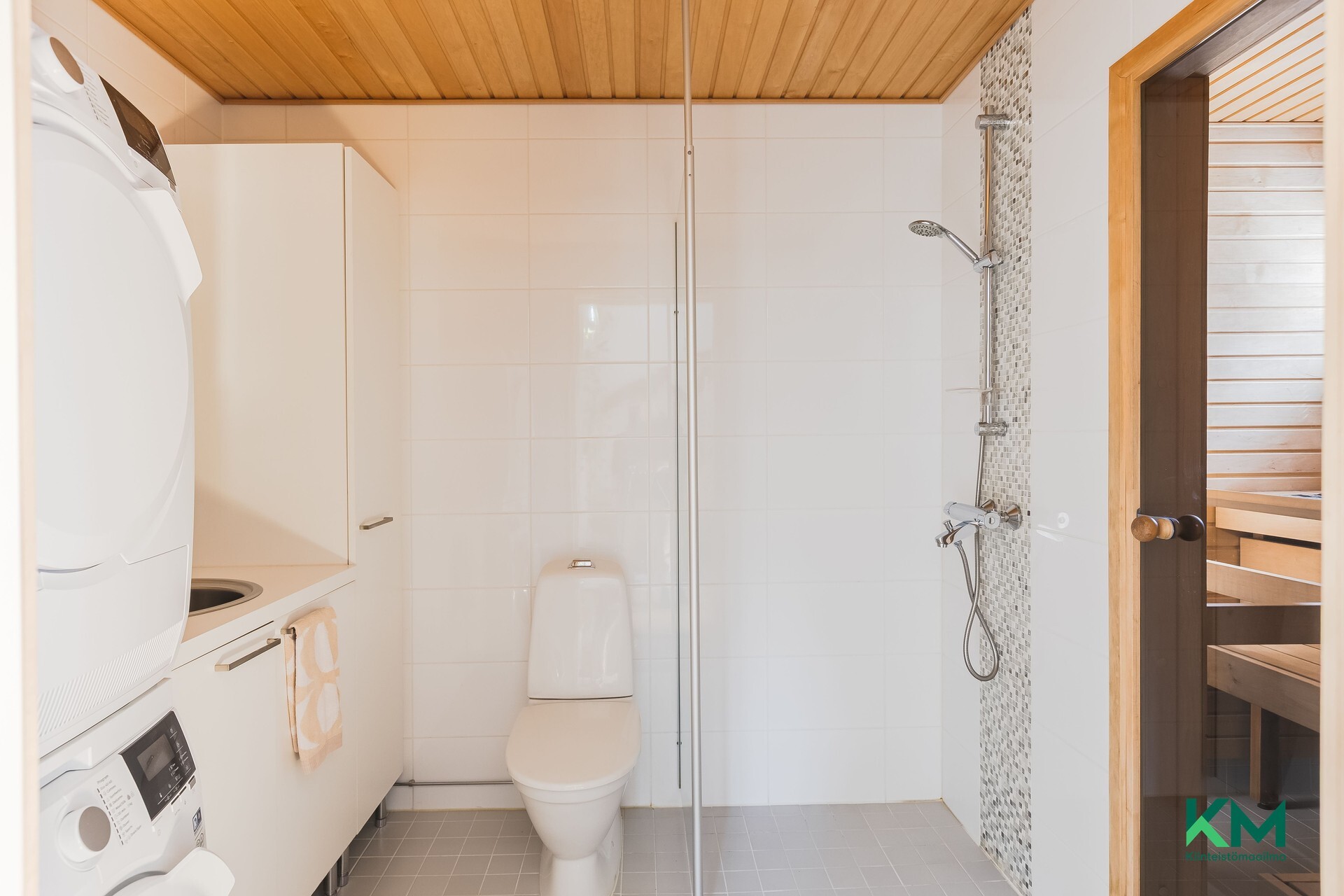 Alakerran kylpyhuone