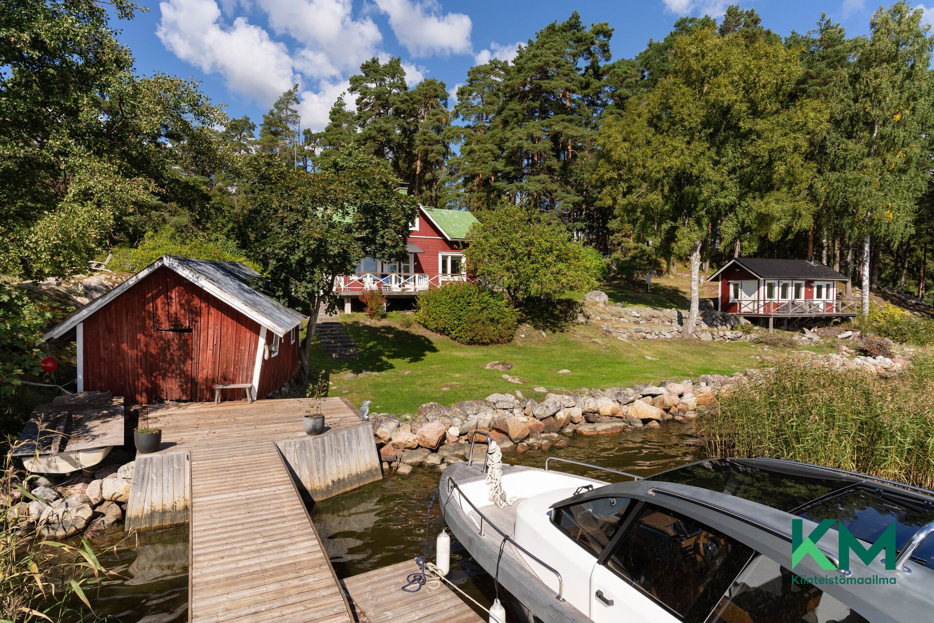 Laituriin pääsee moottoriveneellä