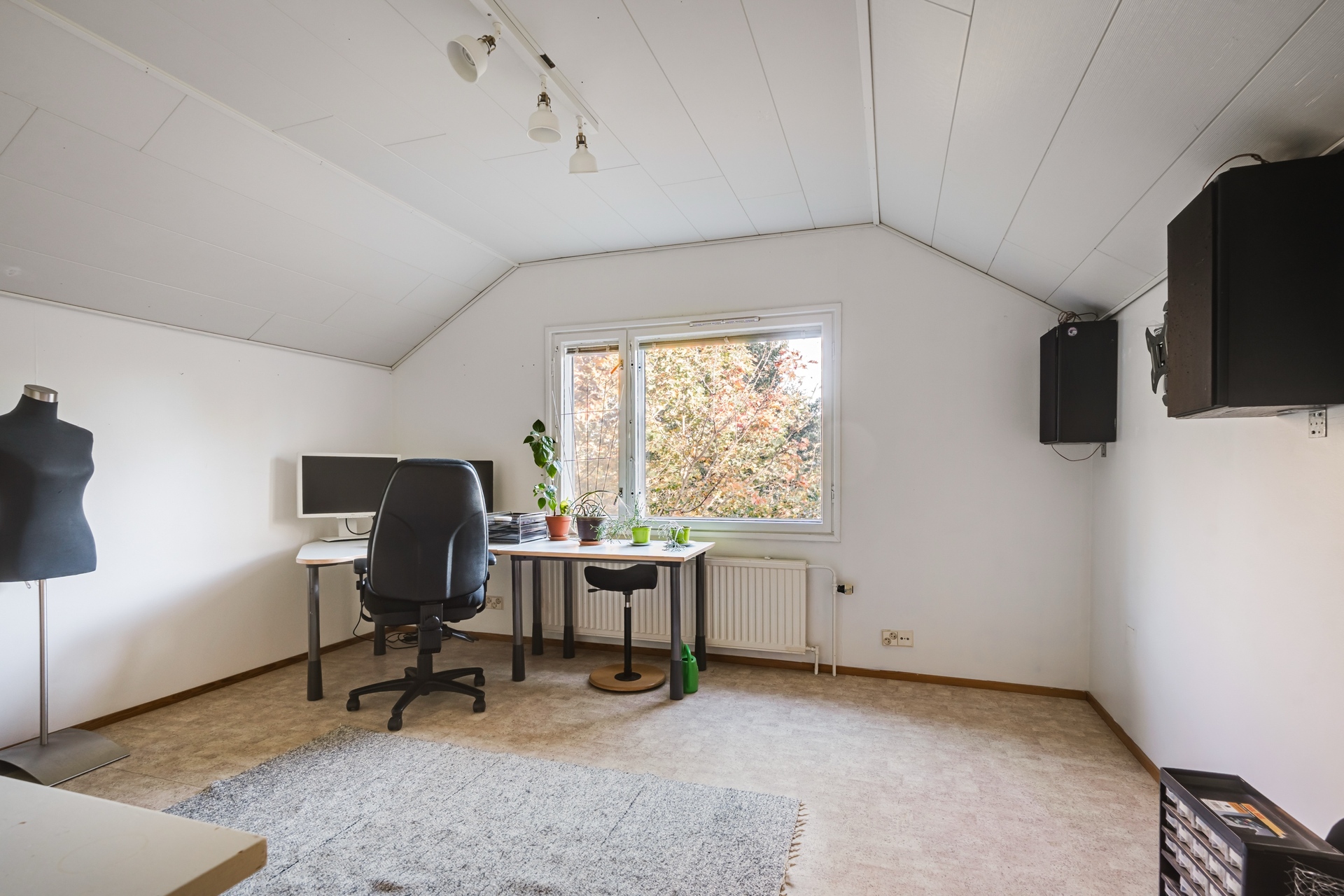 Yläkerta huone2