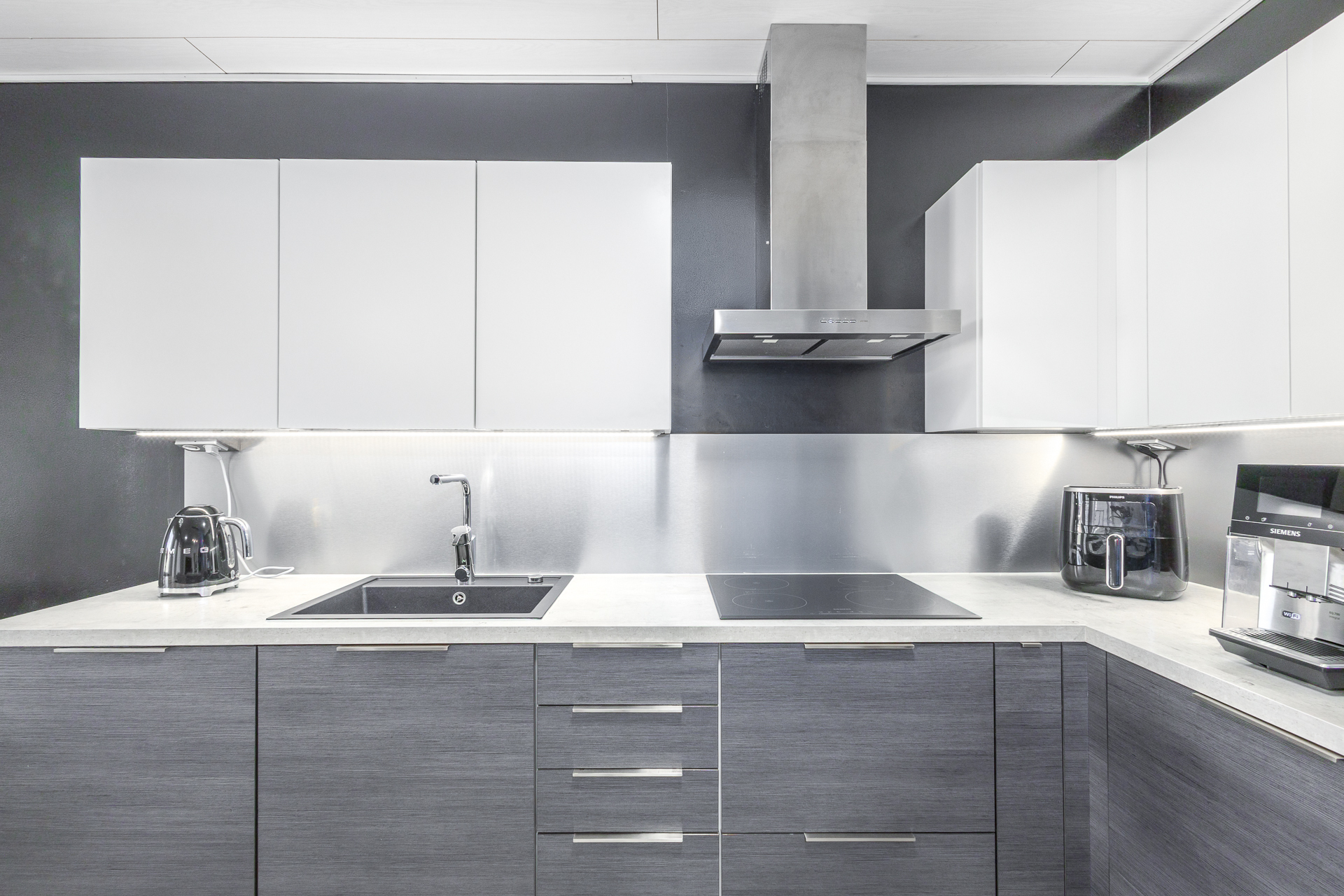 laskutilaa ja kaapistoja