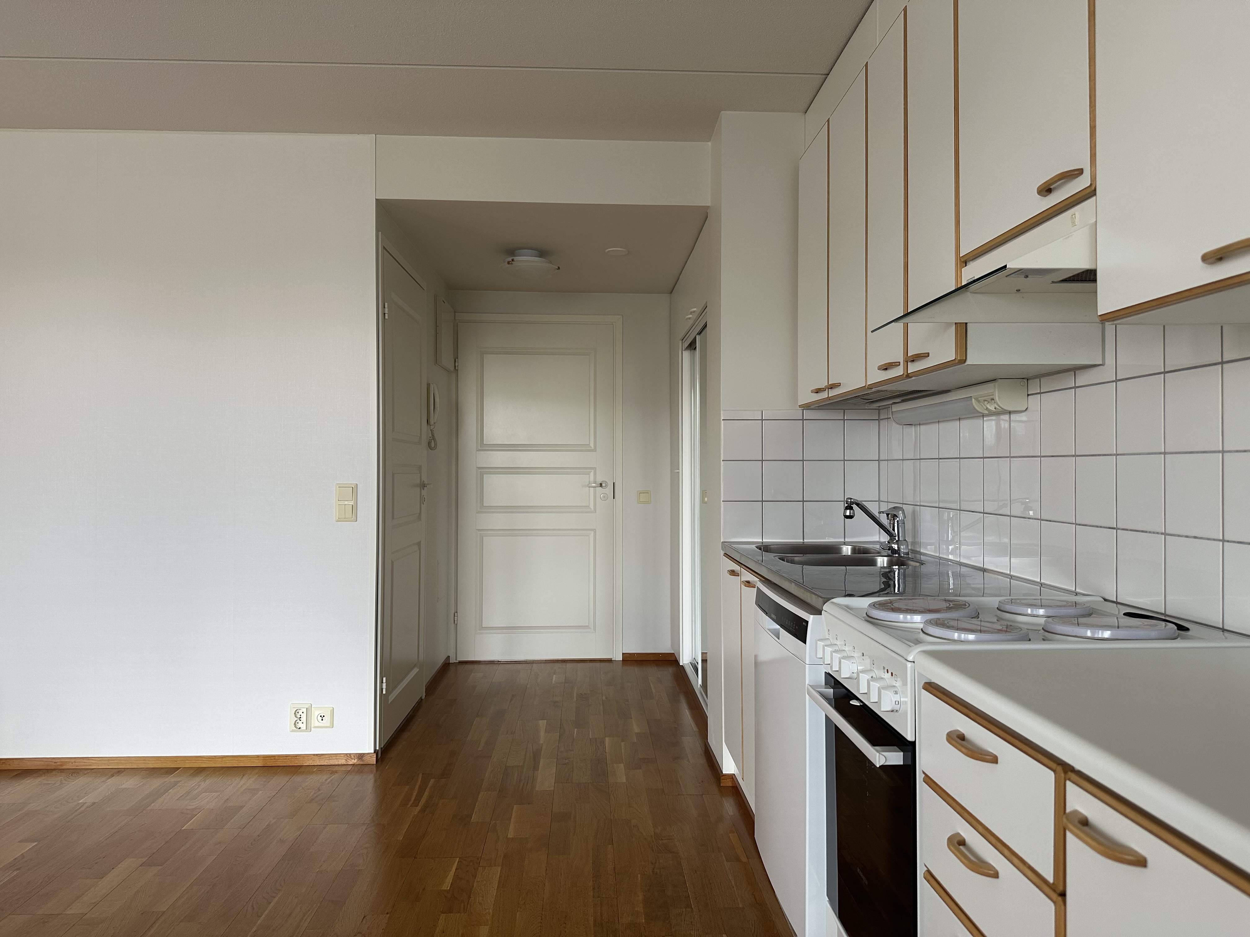 Valtakäyrä 8, Riihimäki