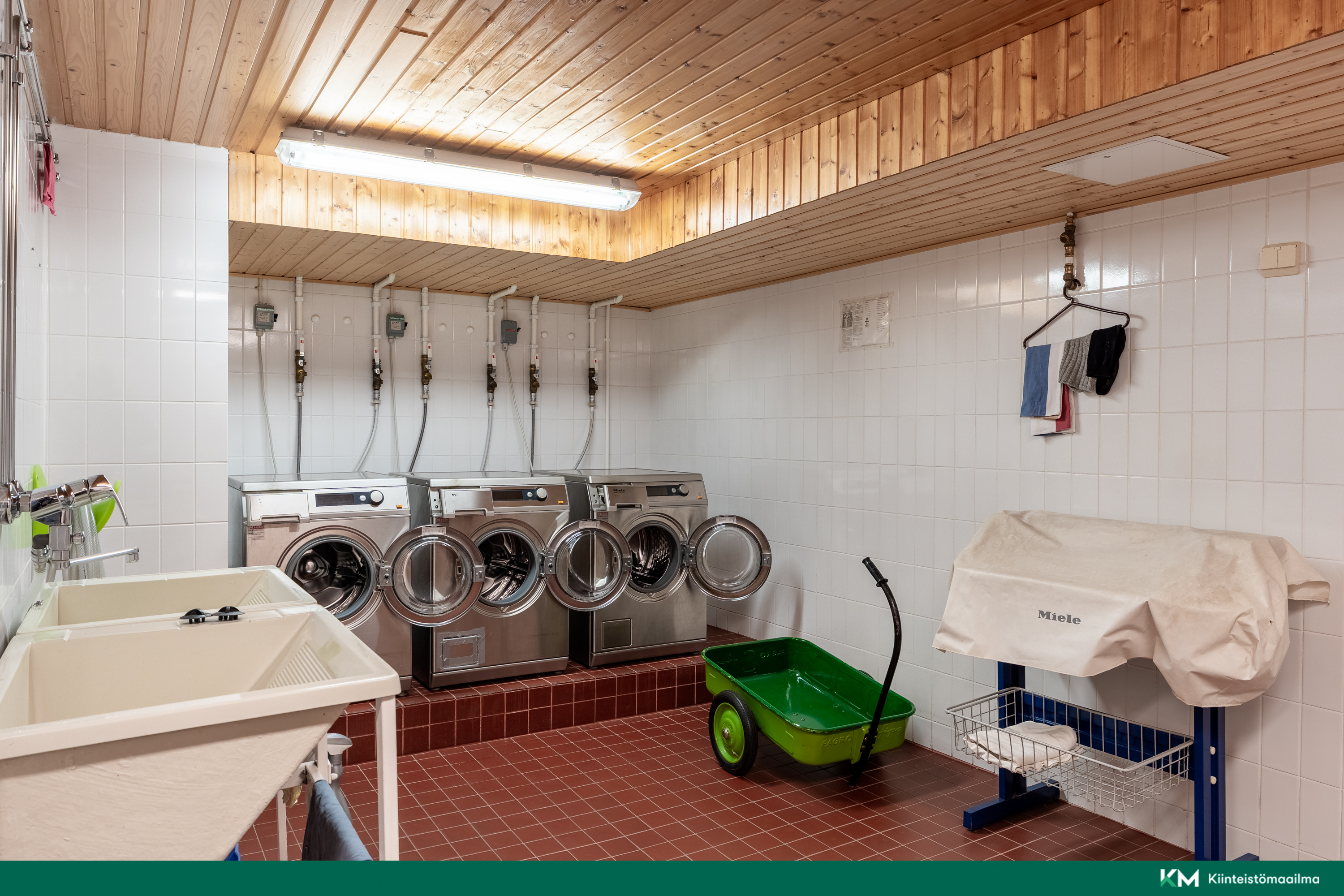 Pesutupa alakerrassa