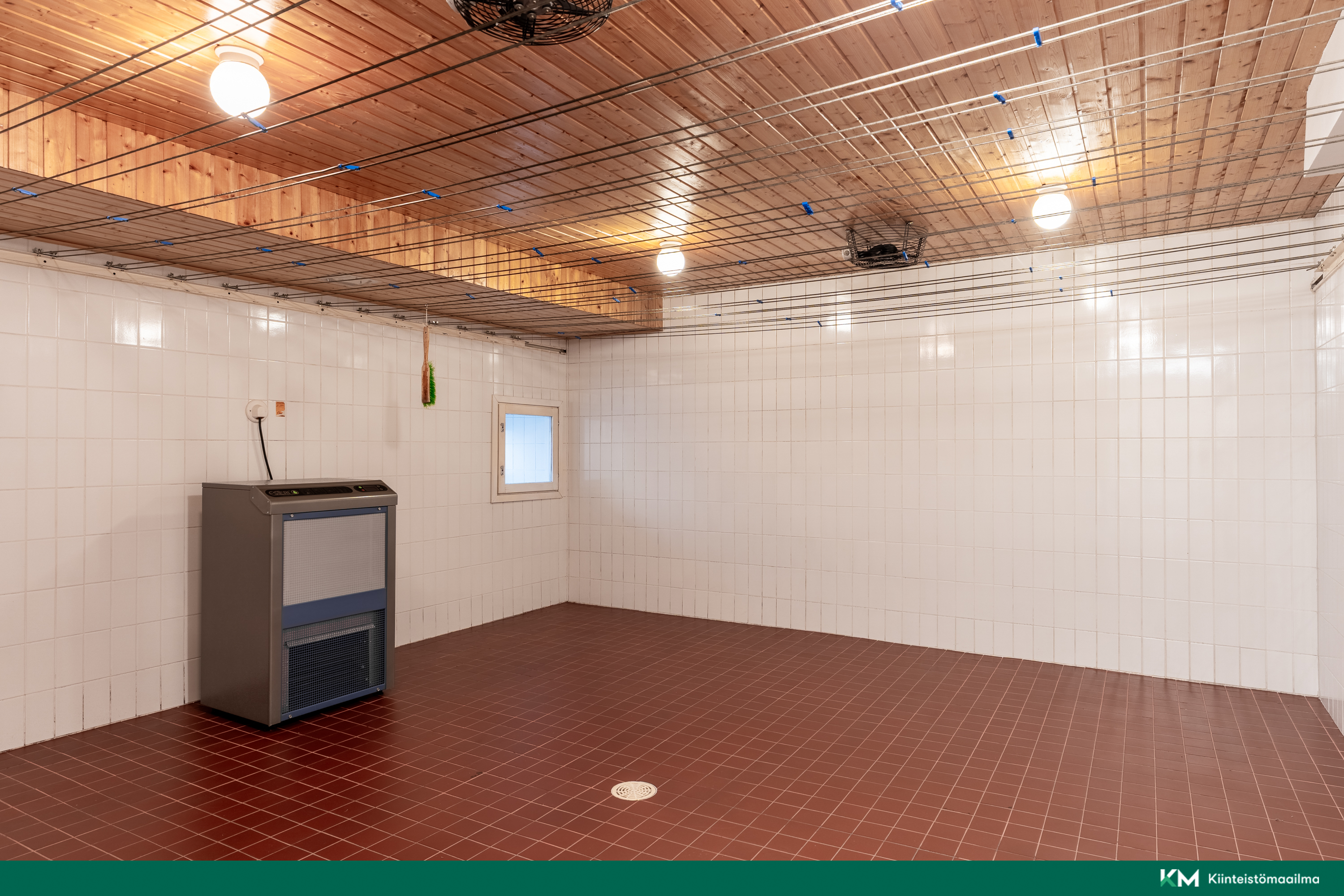 Kuivaushuone alakerrassa