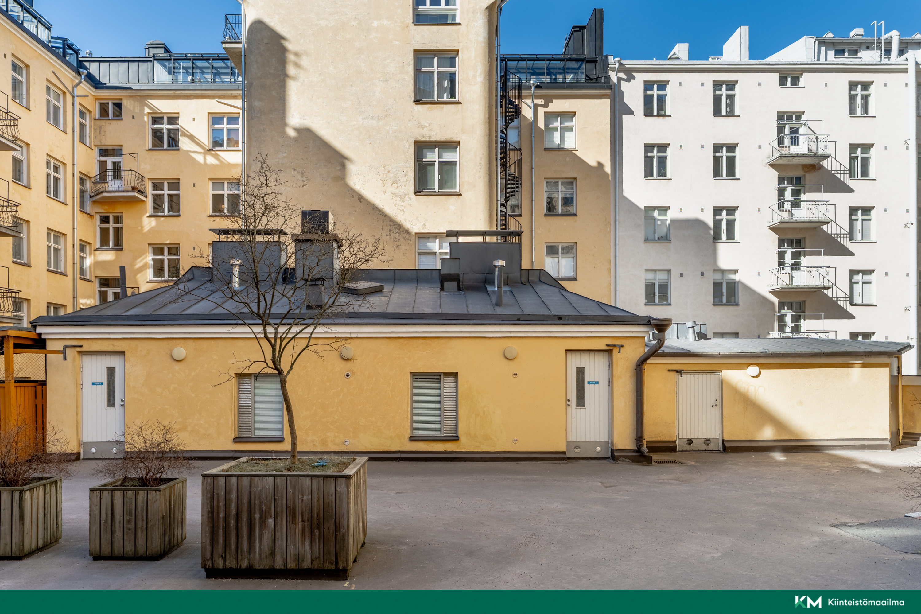 Saunarakennus sisäpihalla