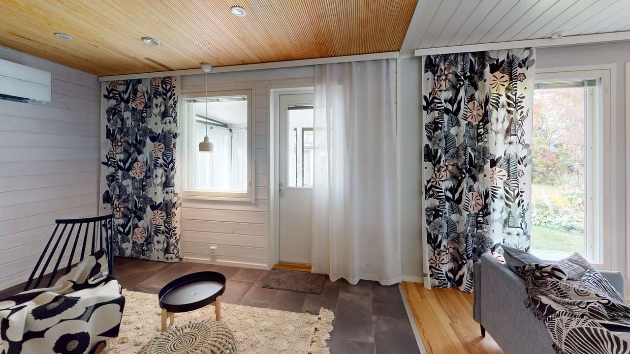 Takkahuoneesta kulku ulos