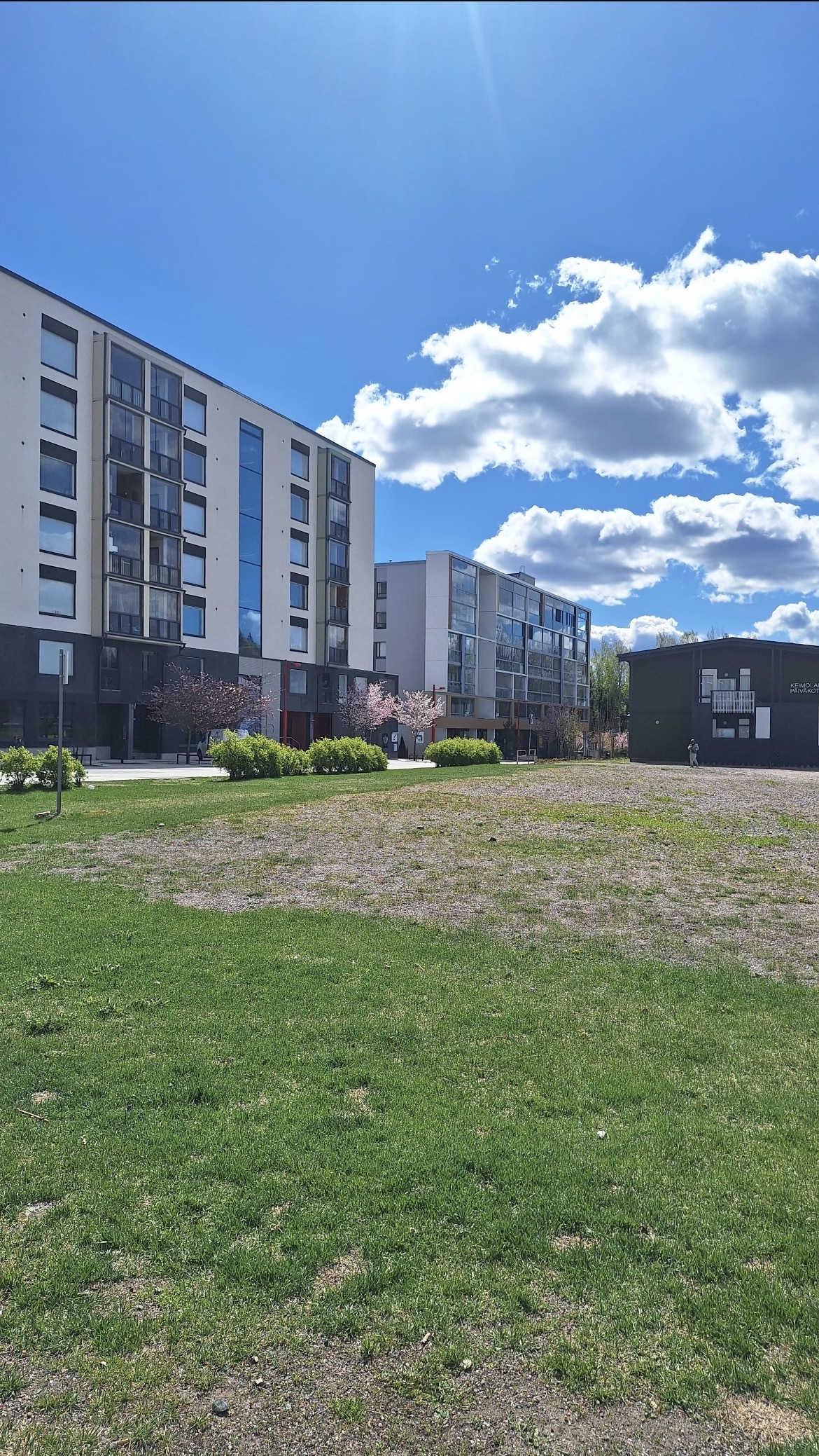Kauempaa tieltä kuvattu