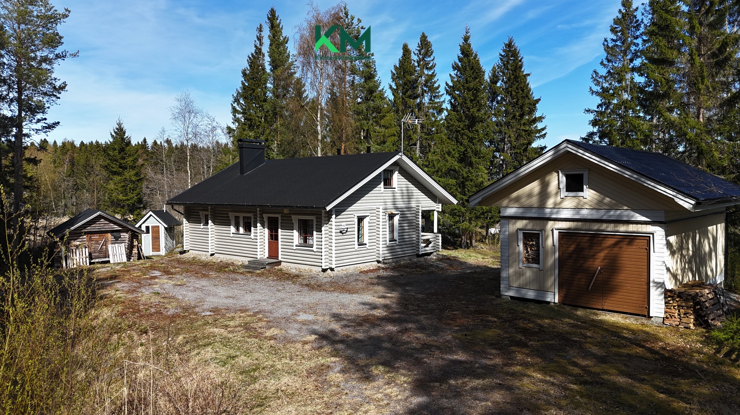 Puulato, puucee, päämökki ja ulkovarasto