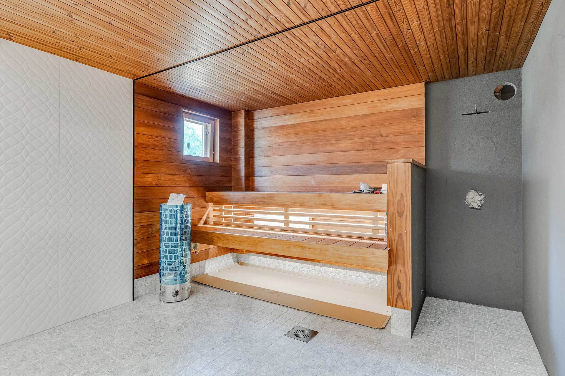Reilun kokoinen sauna
