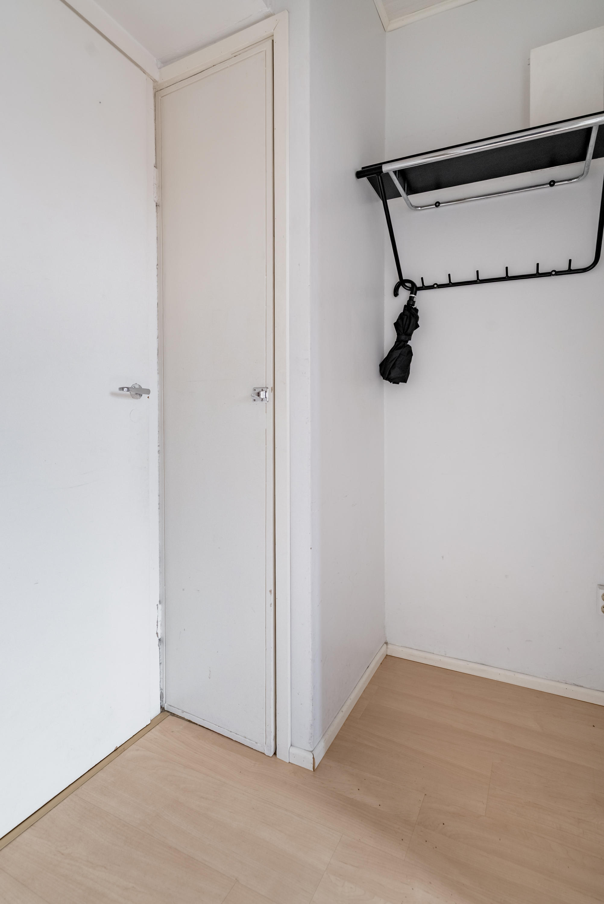 Näppärä eteinen, missä on kaappitilaa