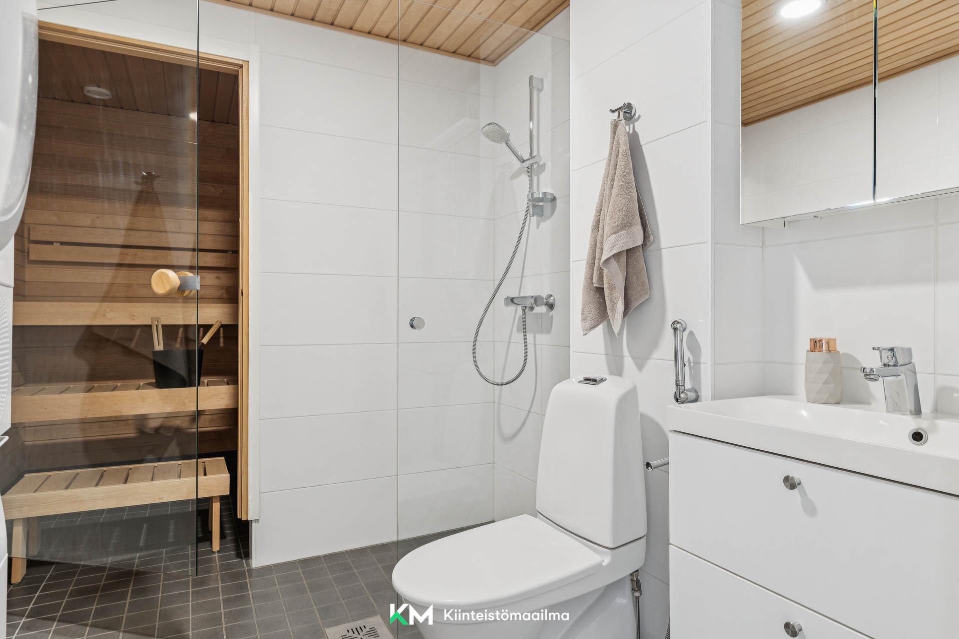 Kylpyhuone ja sauna