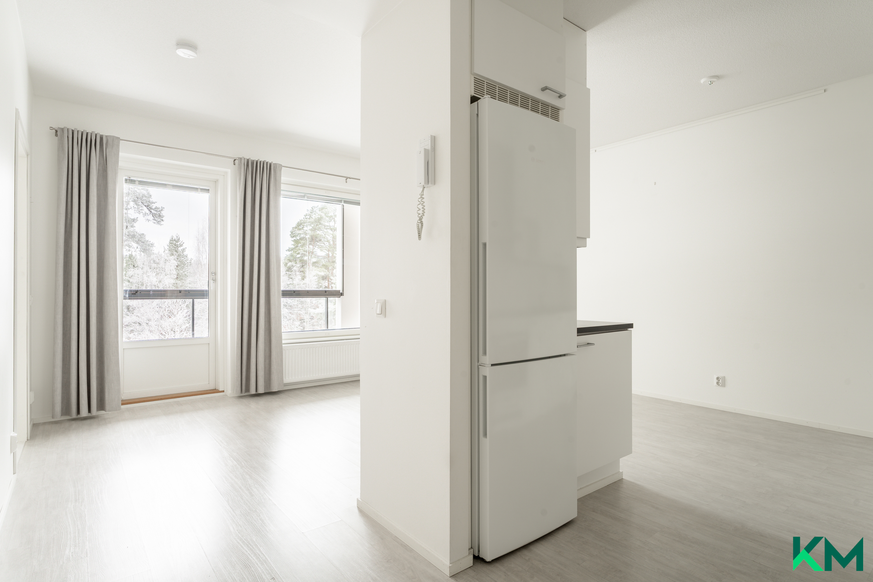 Eteisestä näkymä avoimeen tilaan