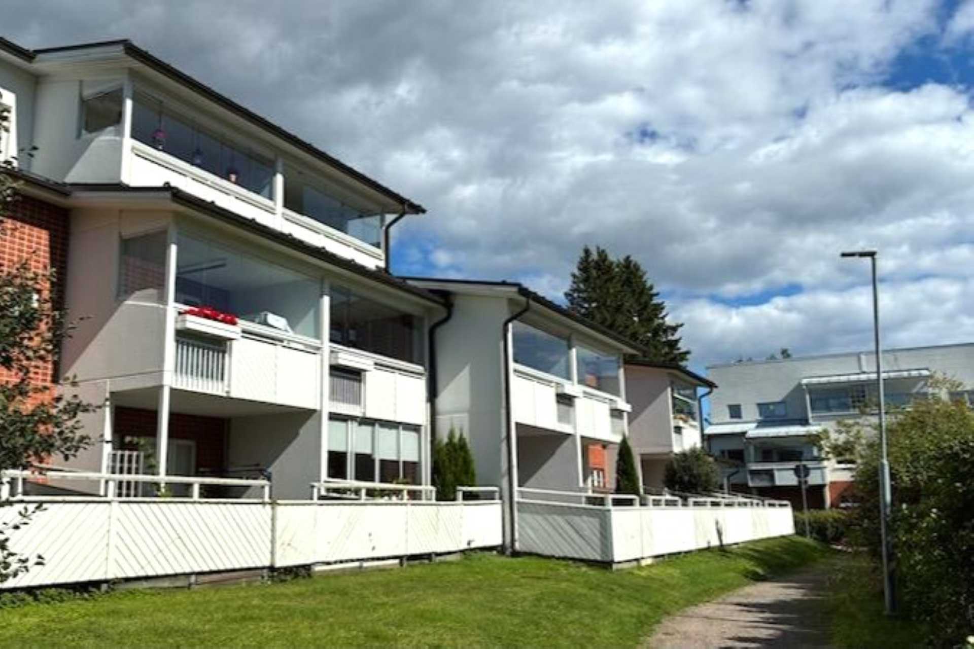 Hietaniitynpolku 2, Ylä-Malmi, Helsinki