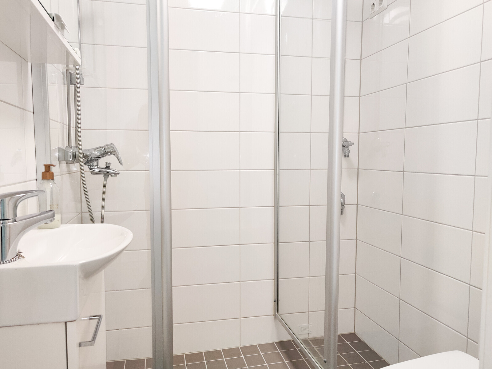 40cm leveä pyykinpesukone mahtuu