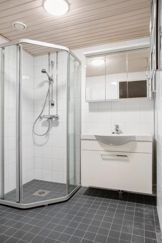 Kylpyhuone on remontoitu putkiremontin yhteydessä