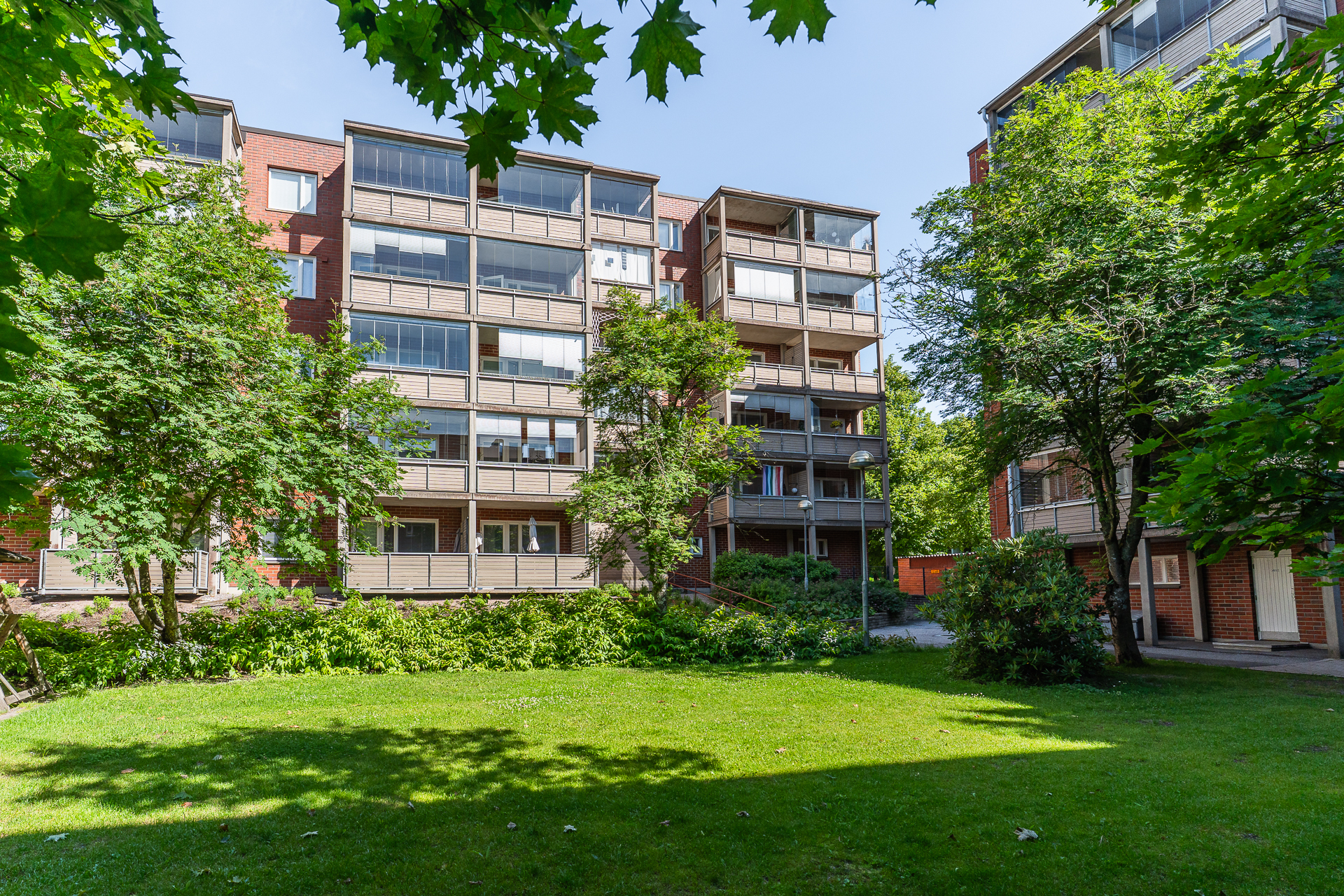 Eskolantie 12-14, Pukinmäki, Helsinki 