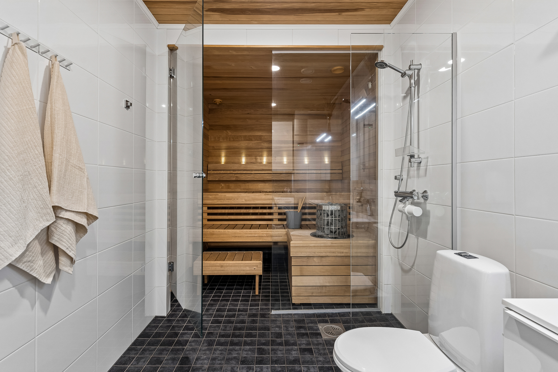 Kylpyhuone-sauna