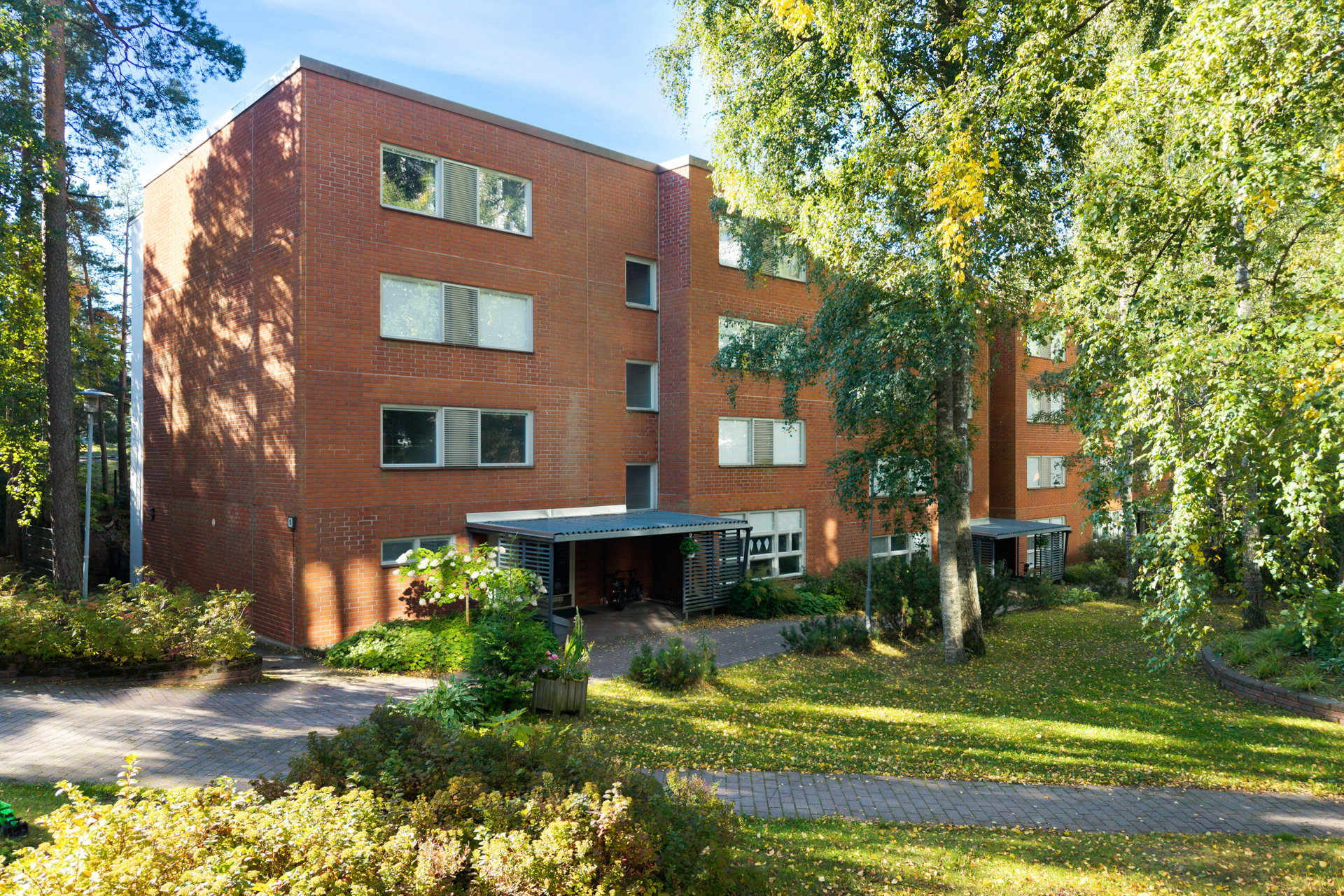 Julkisivu edestä