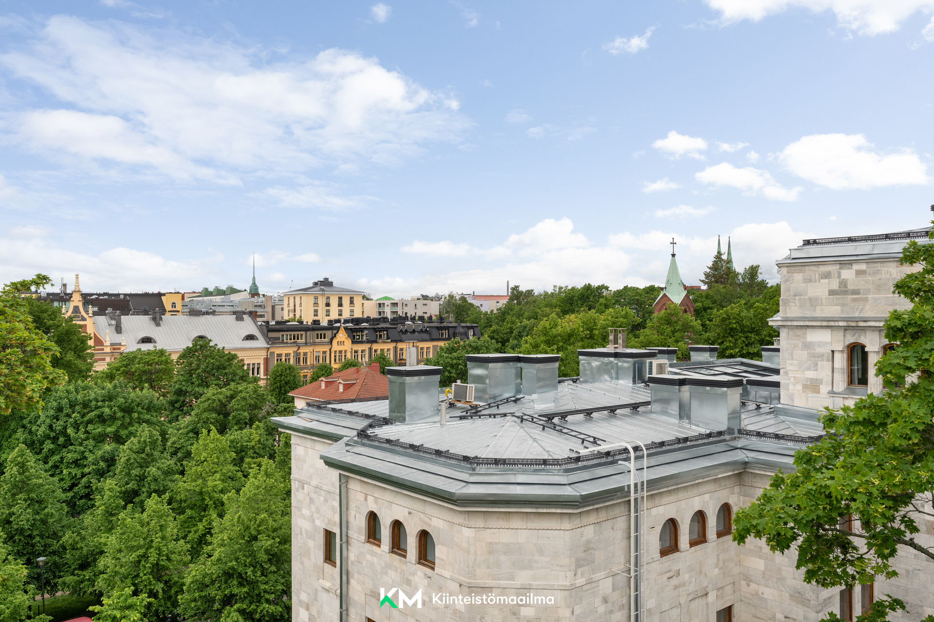 Kattoterassilta näkymät myös Marmoripalatsille