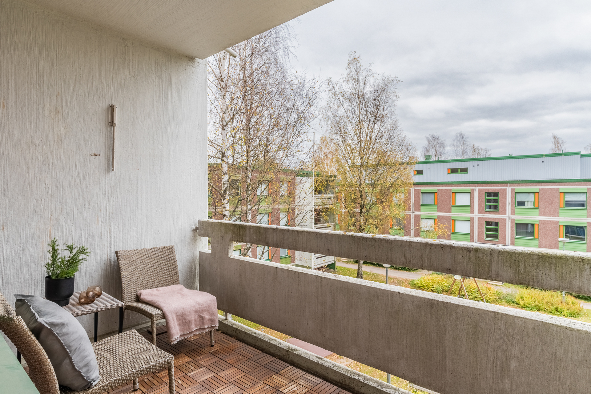 Aurinkoinen eteläparveke