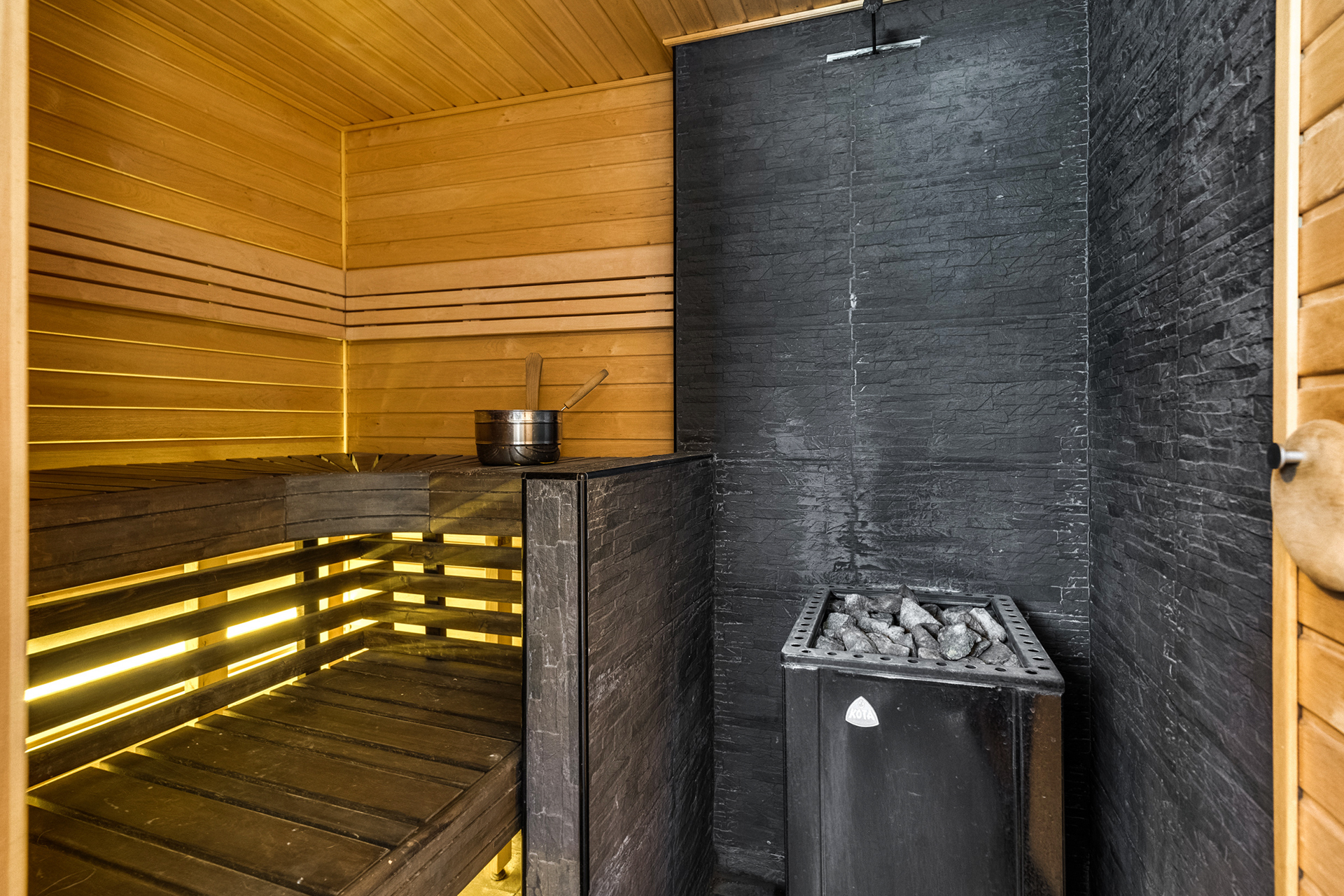 Tunnelmallinen puulämmitteinen sauna