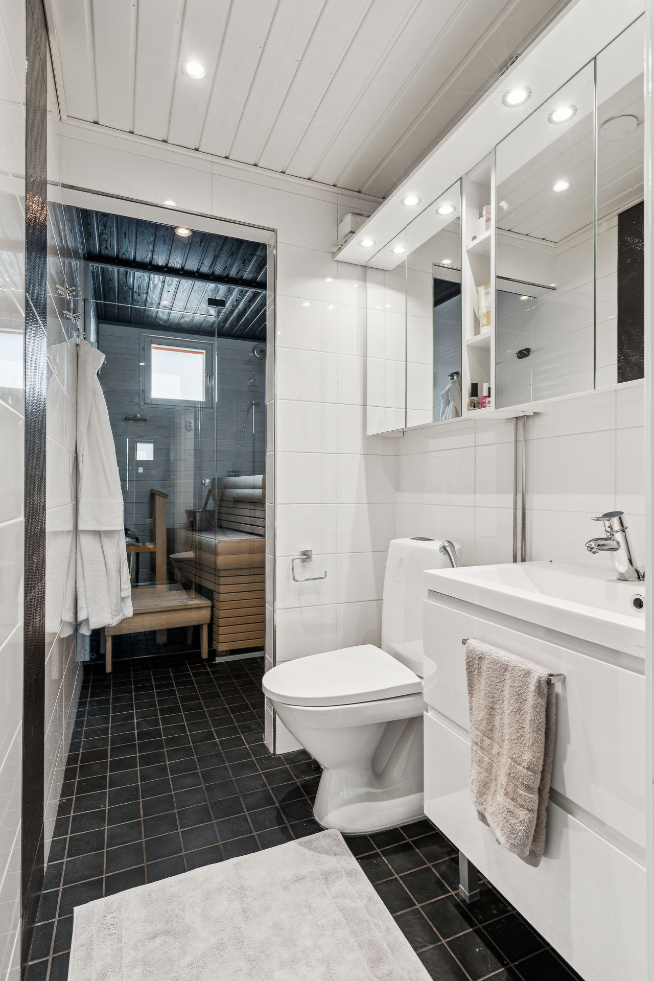 Kylpyhuone ja sauna