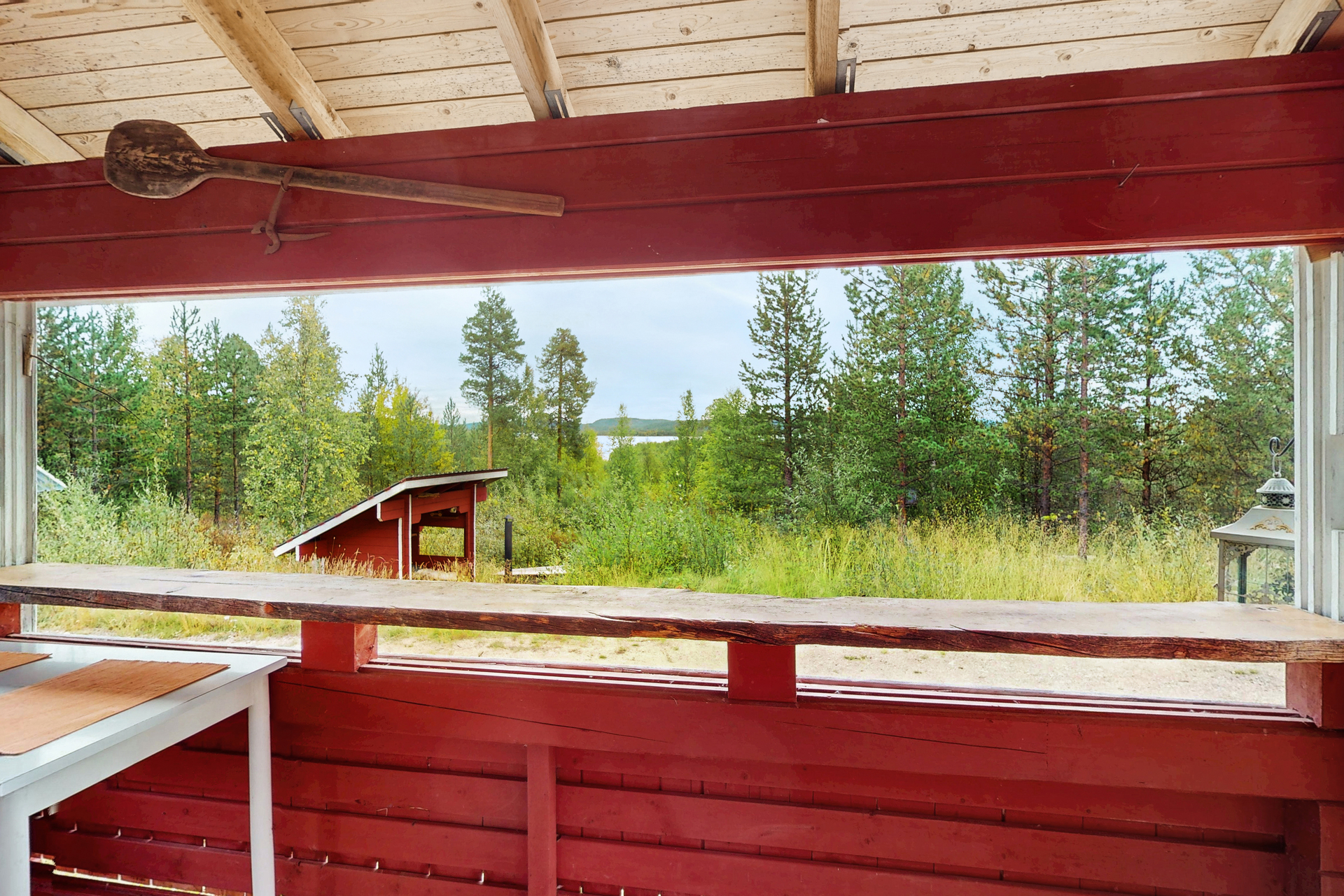 Kuistilta näkymät Inarijärven Nanguvuonon suuntaan