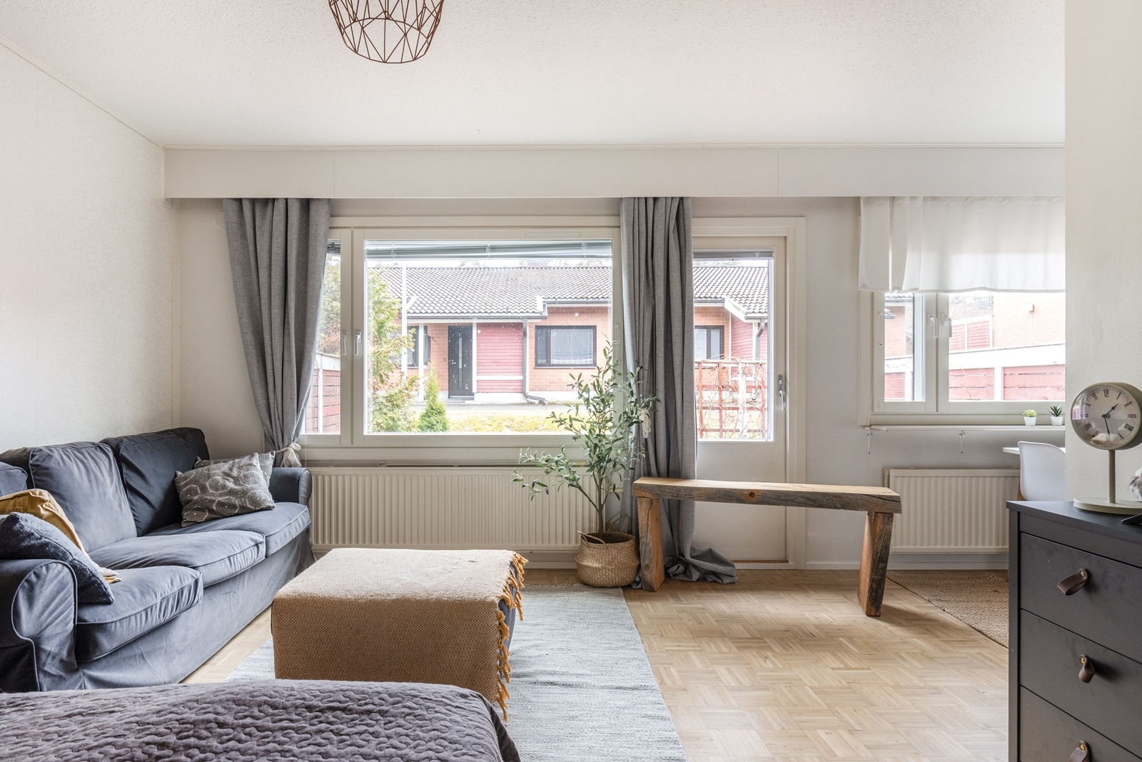 Olohuoneesta käynti terassille