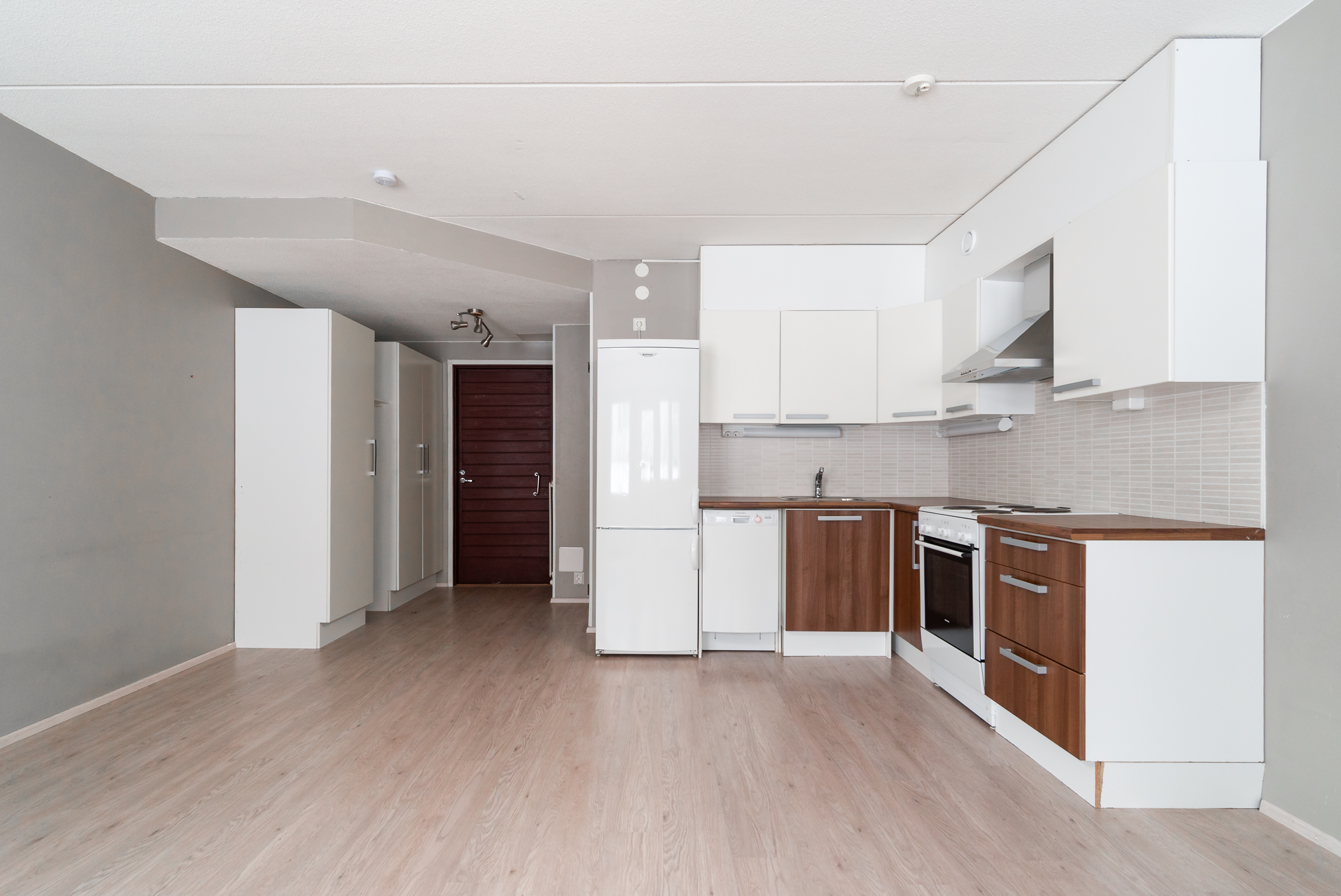 Keittiö ja pnnat uusittu