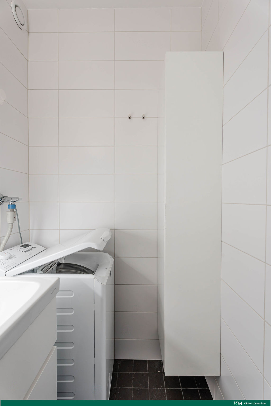 WC eteisen yhteydessä