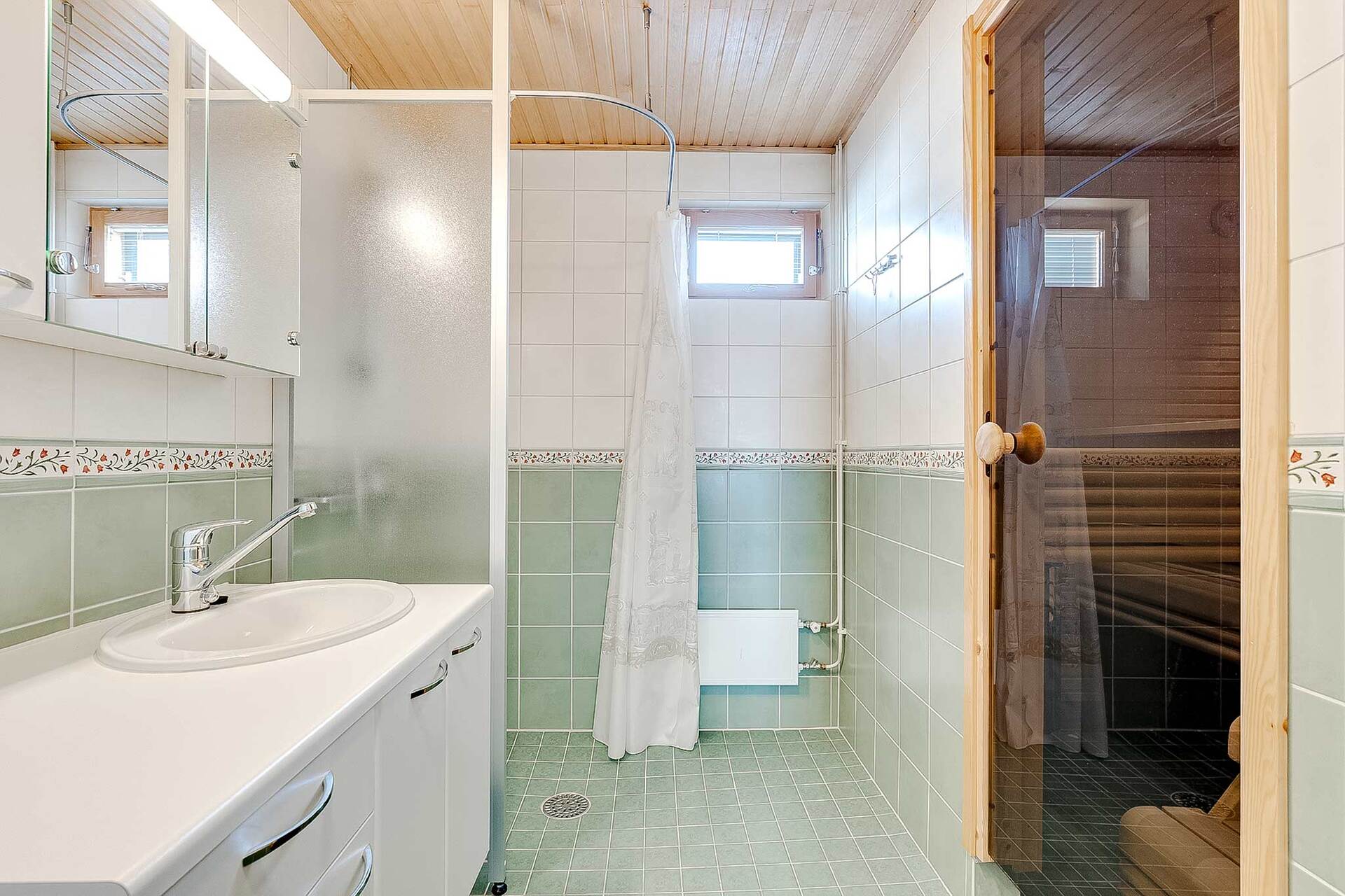 Kylpyhuone ja sauna