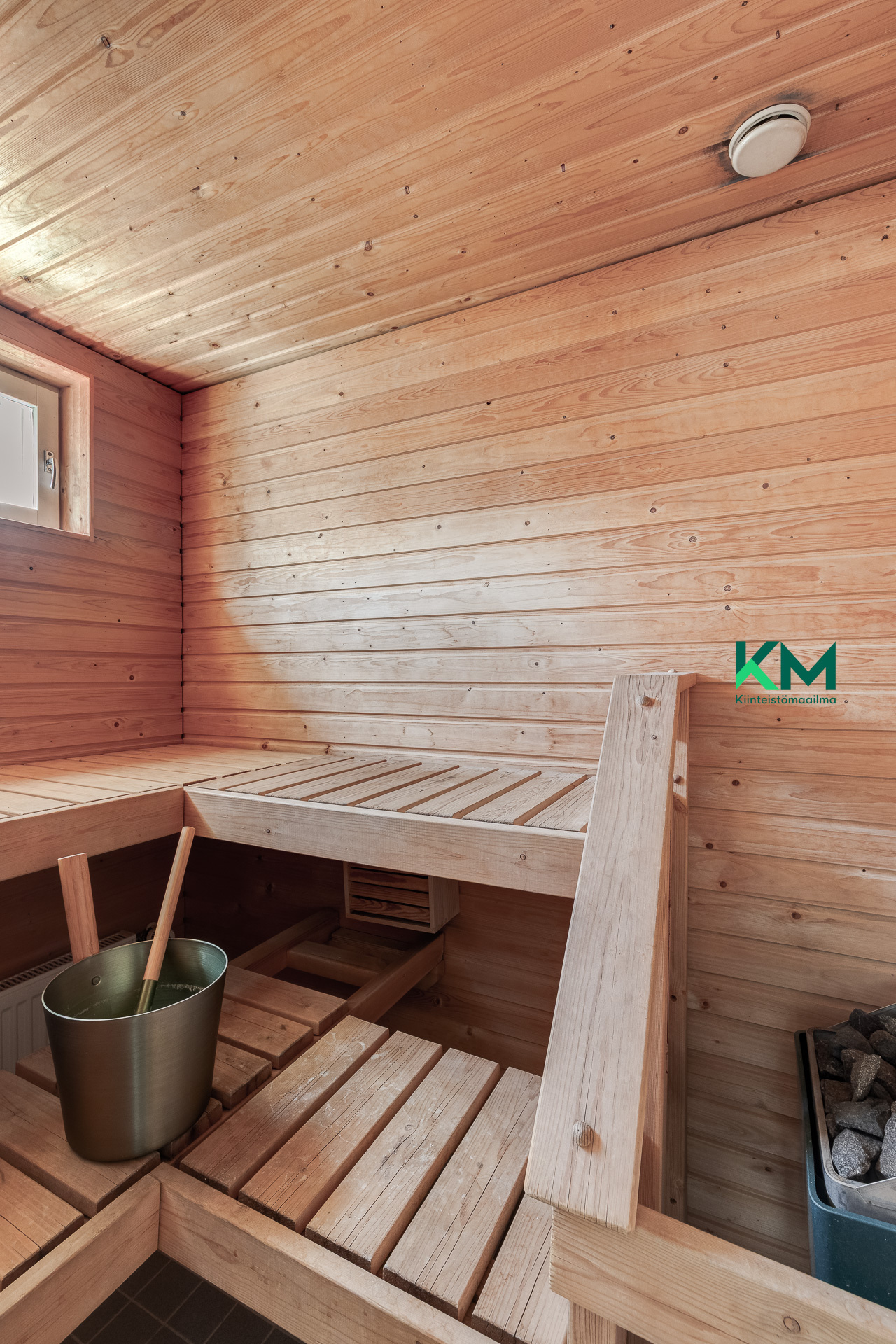 Kuusmiehenkaari 4, Paloheinä, Helsinki