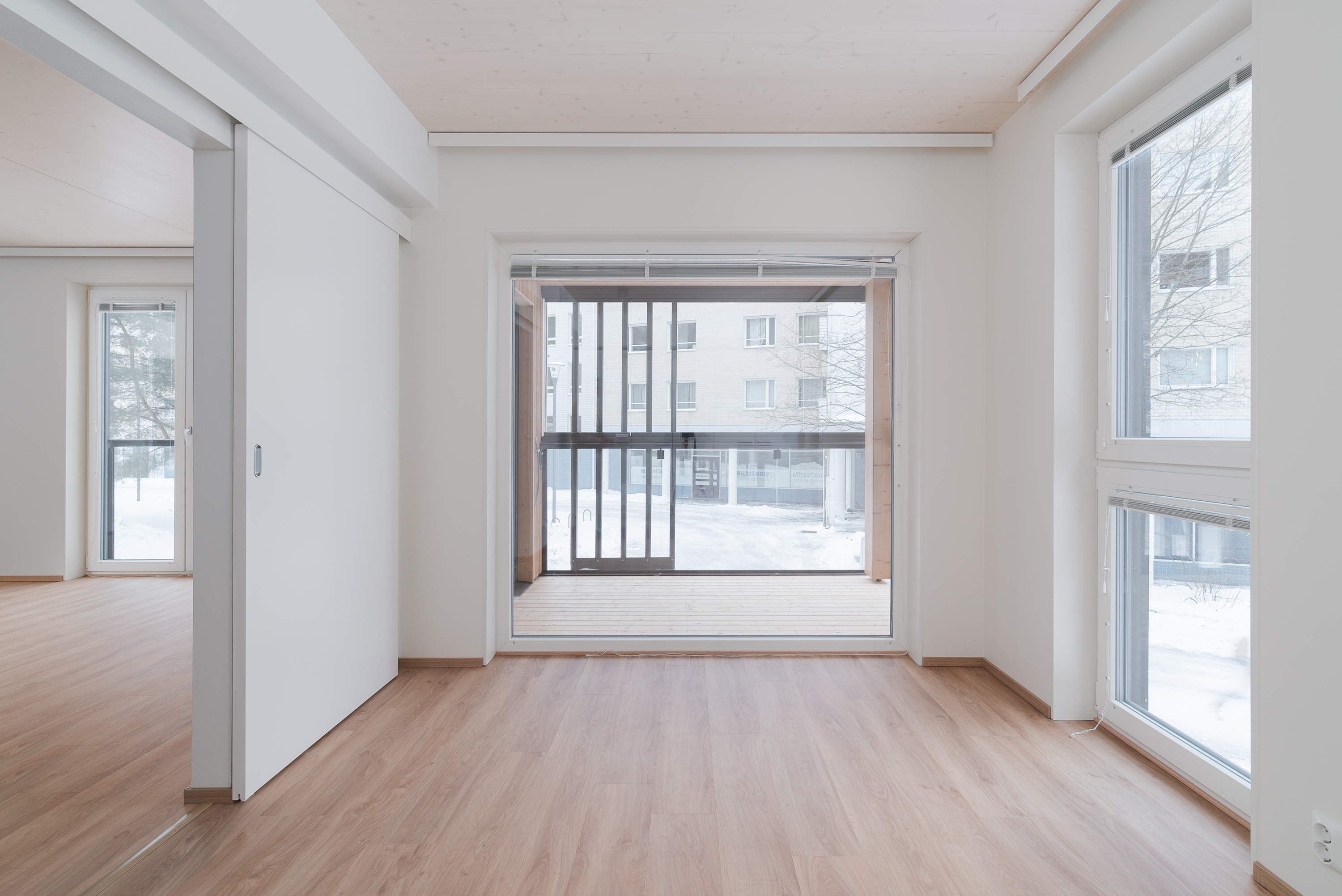 Makuuhuoneessa iso ikkuna