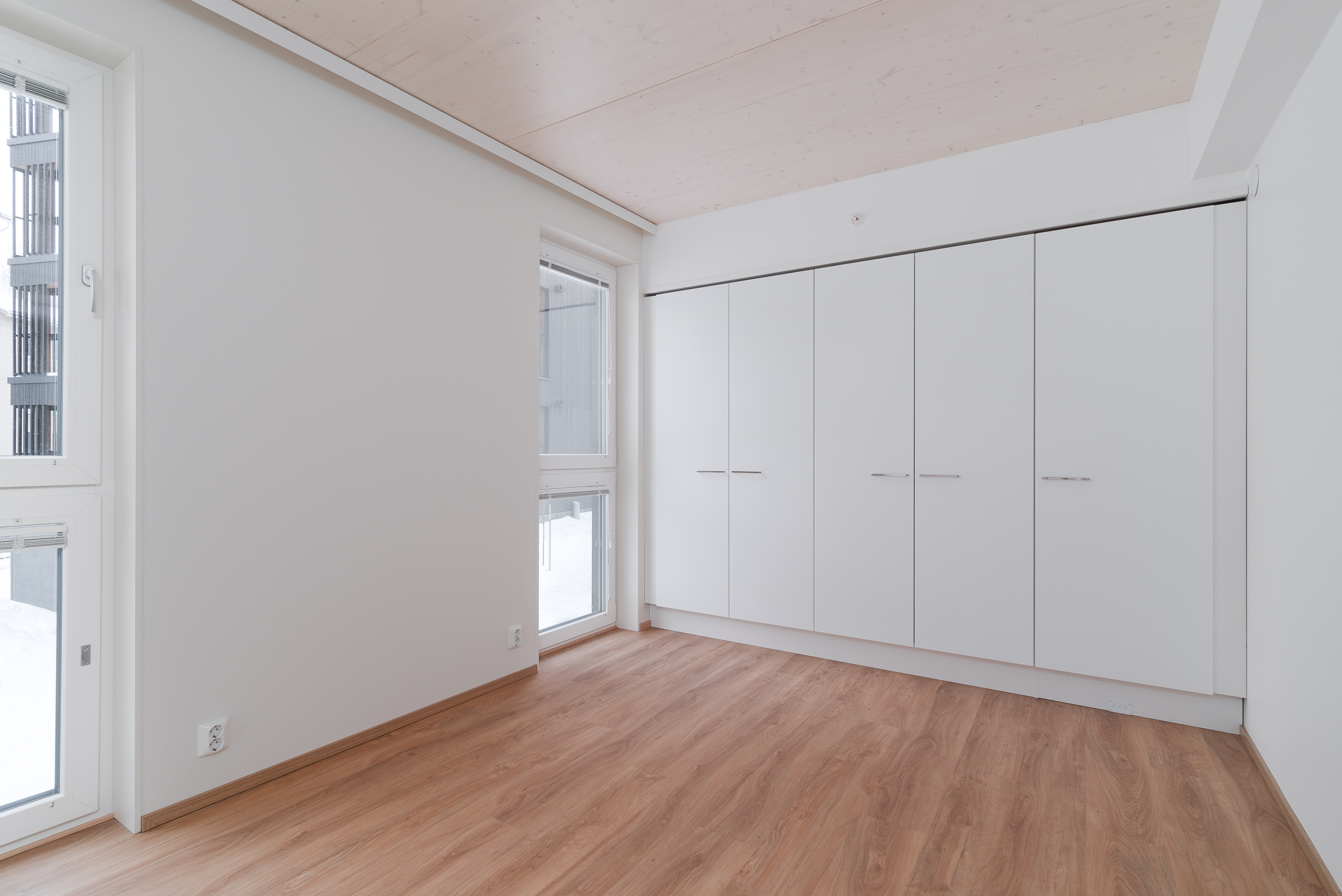 Runsaasti kaappitilaa