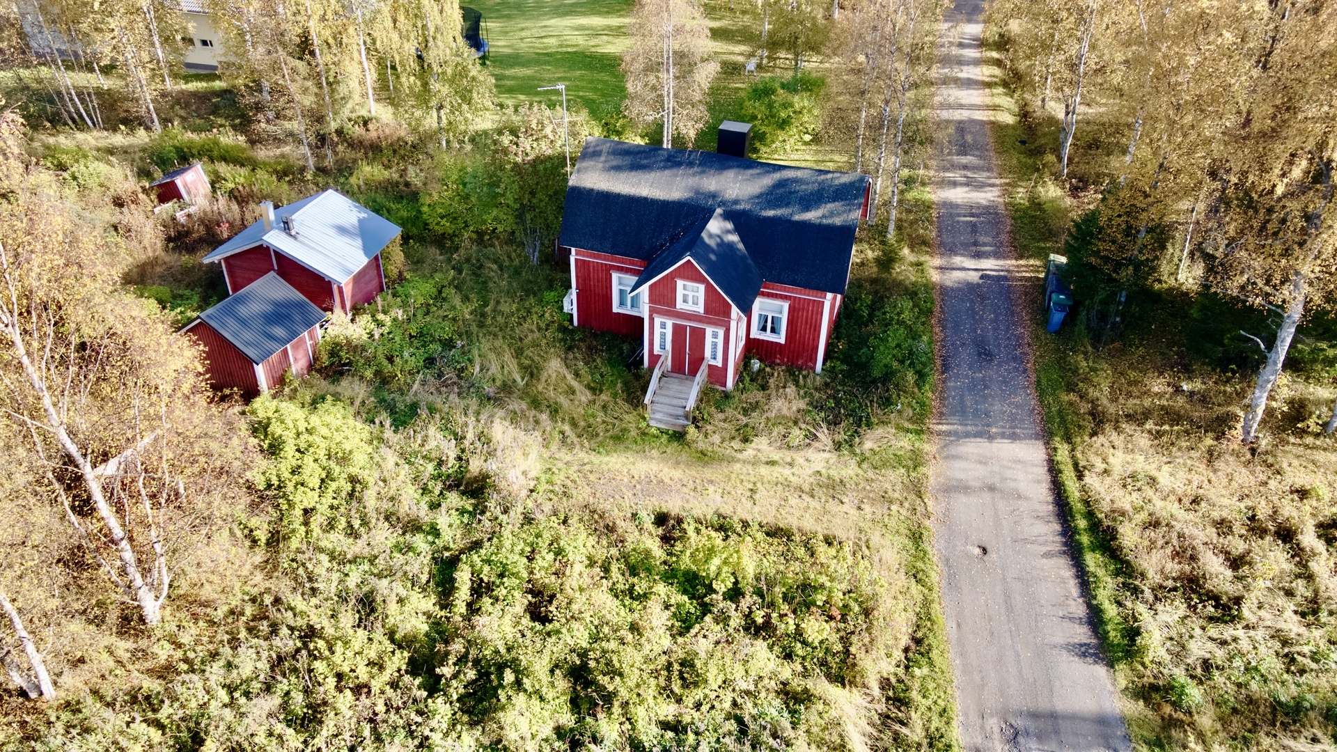 Pihapiiriin kulku Liitintieltä