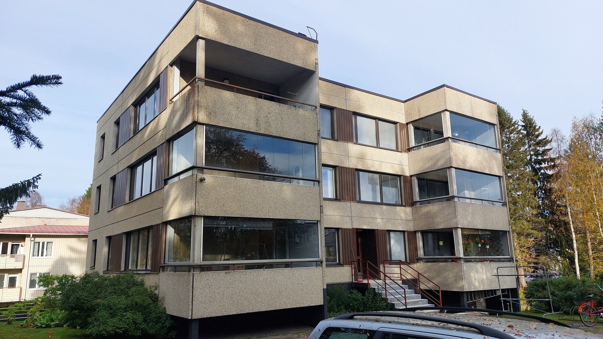 Julkisivu tulosuunnasta