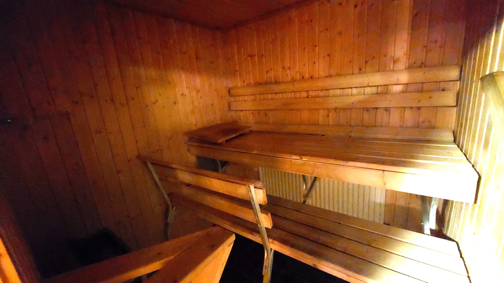 Taloyhtiön kylpyläosastolla sauna