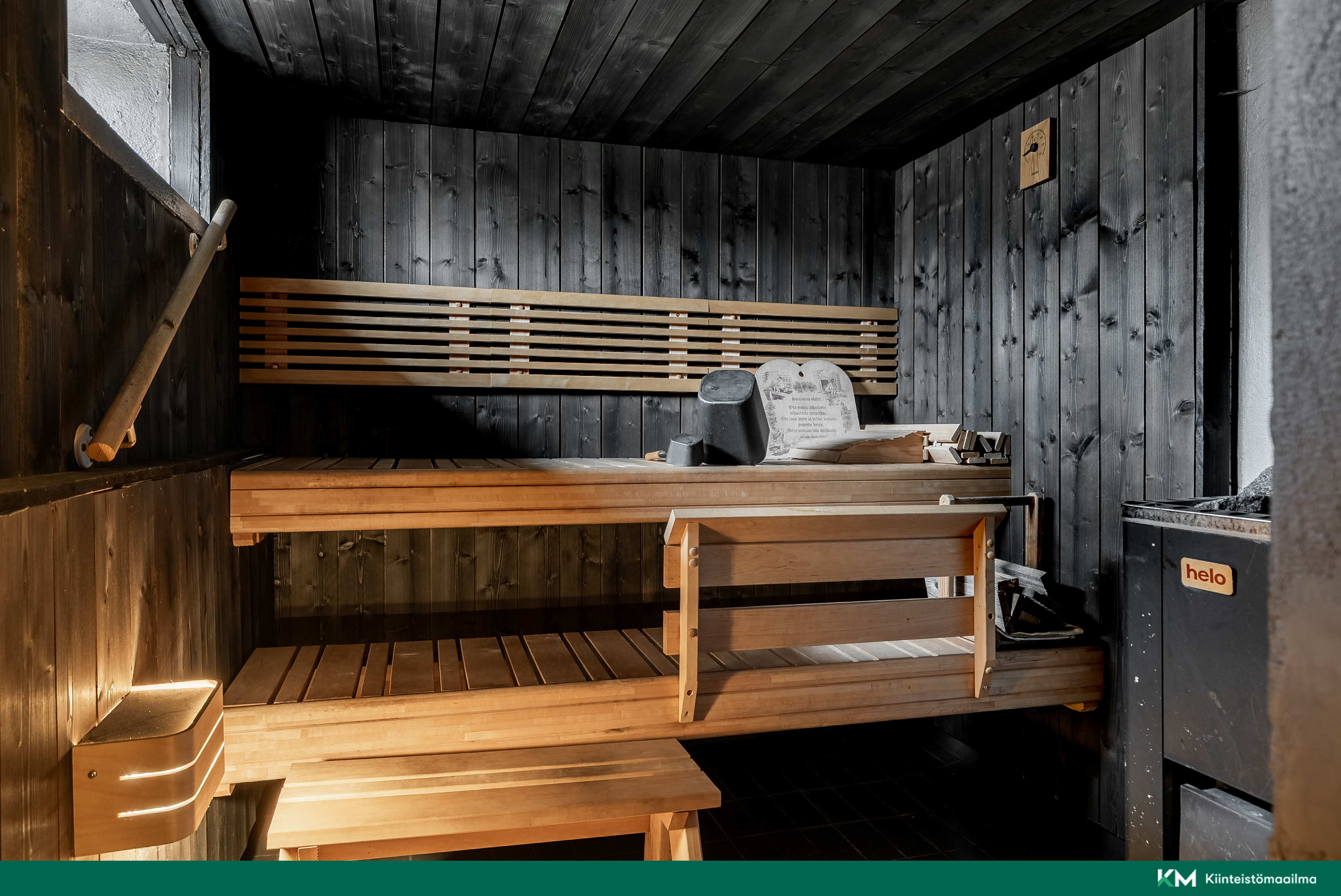 Sauna kylpyhuoneen yhteydessä