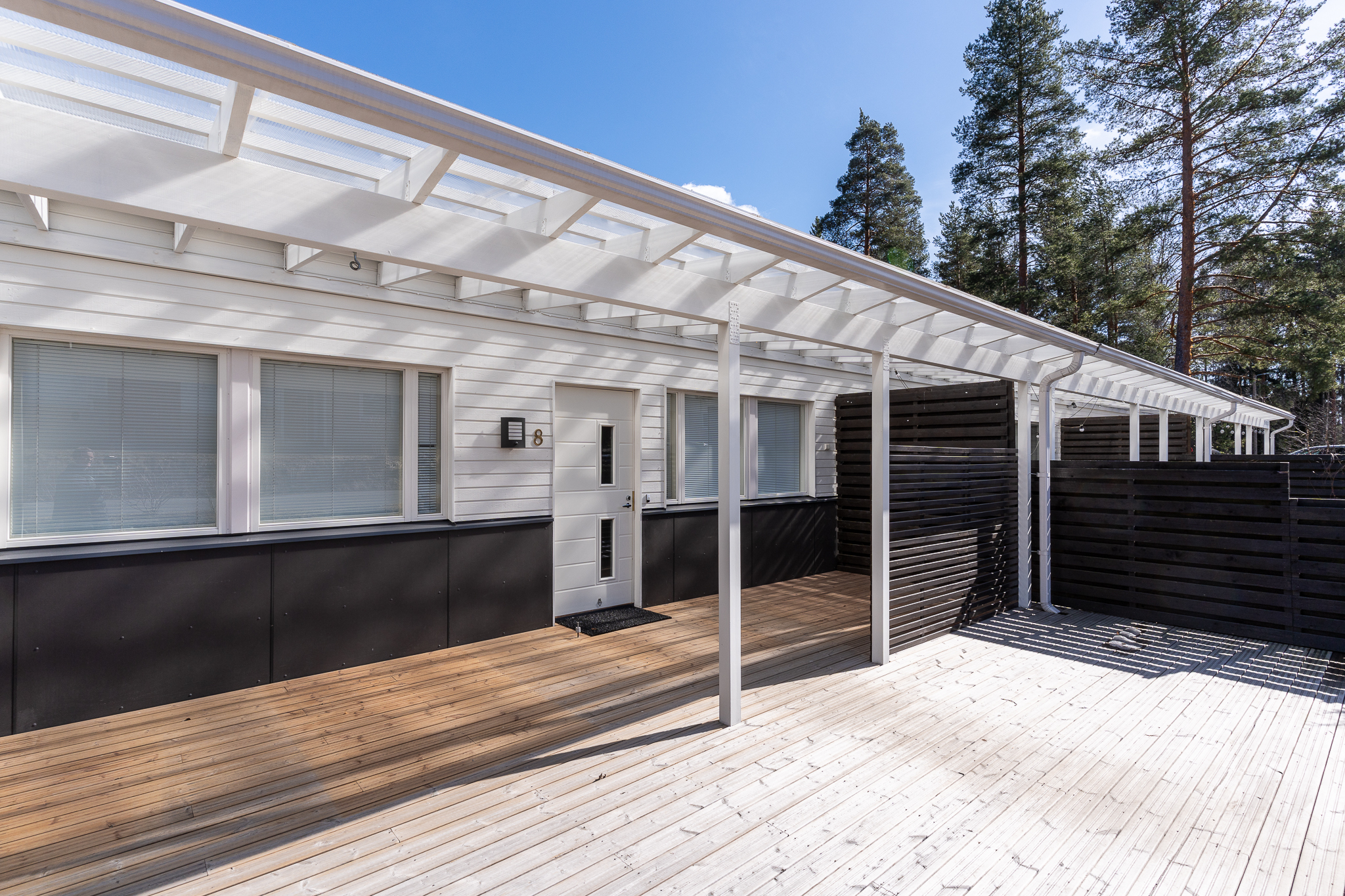 Sisääntulon patiopiha