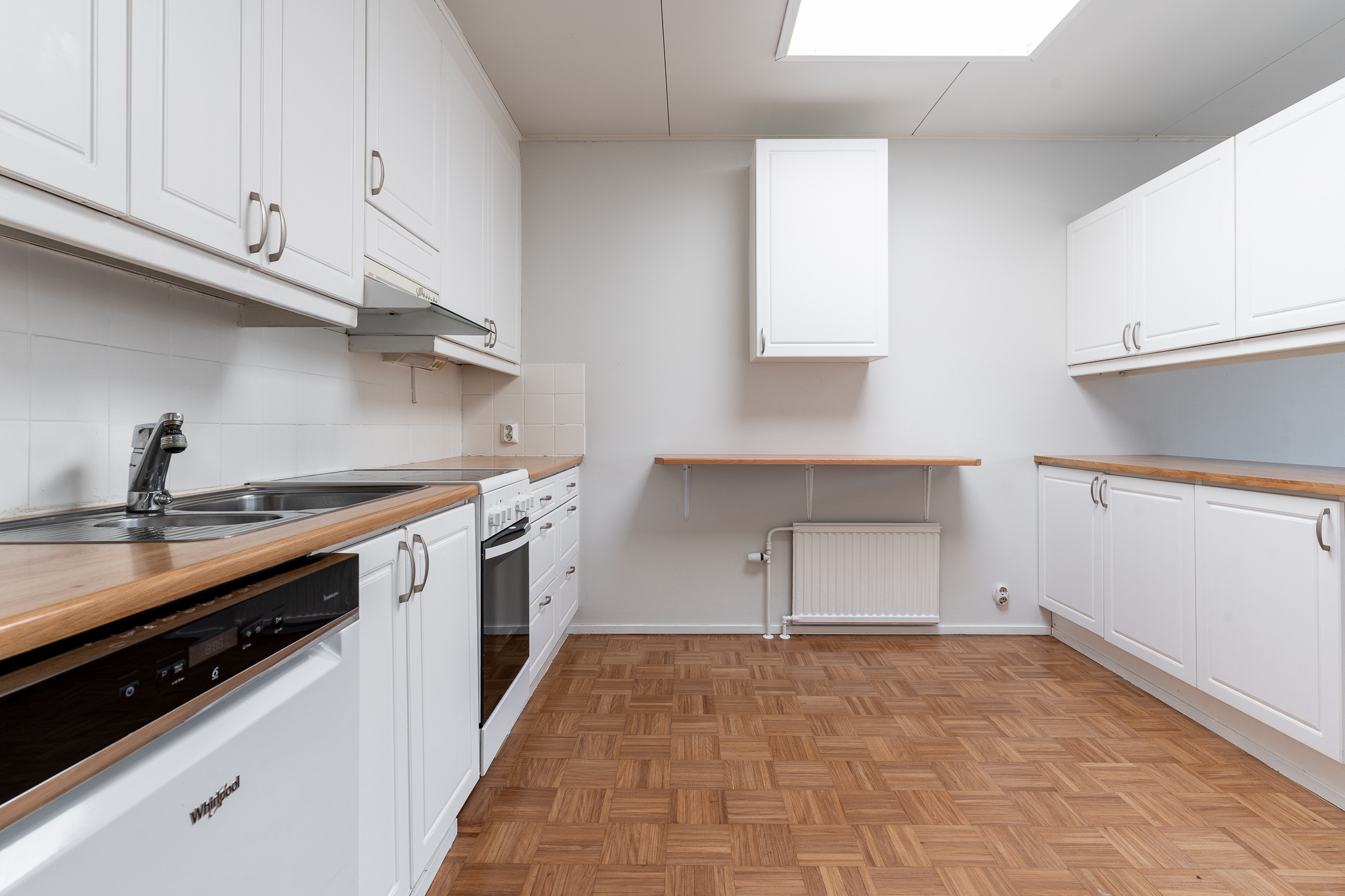 Kattoikkuna tuo valoa tilaan