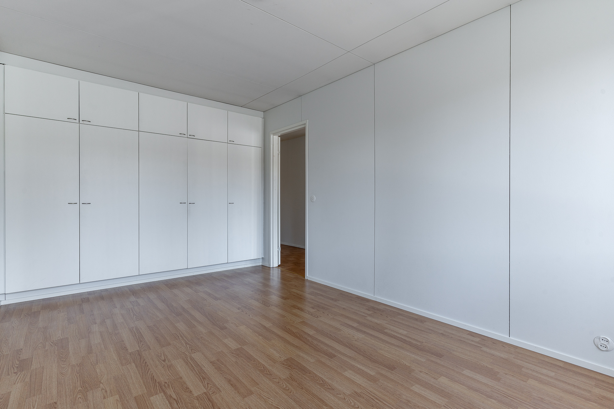 Hyvin kaappitilaa jokaisessa makuuhuoneessa