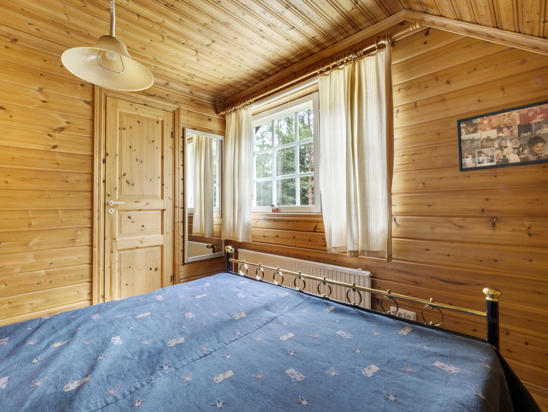 Yläkerran makuuhuone