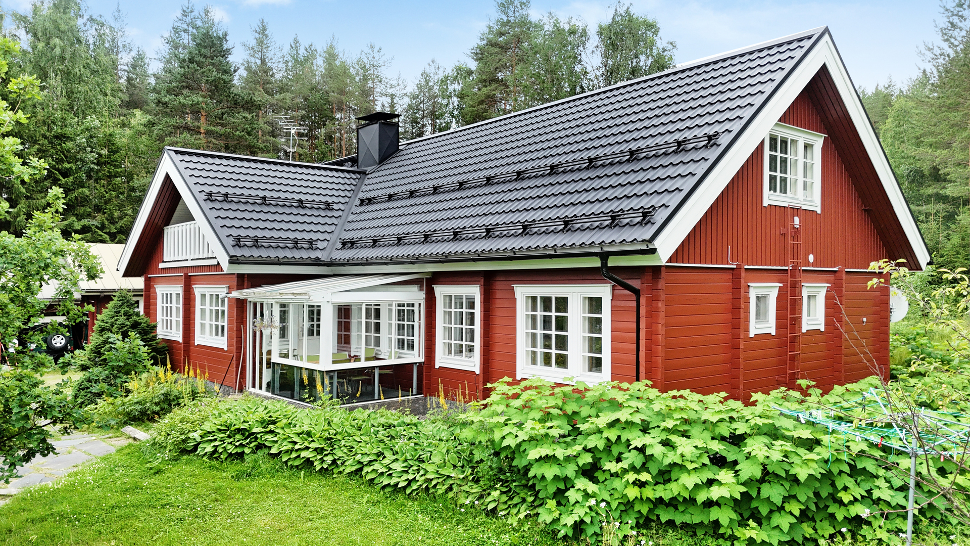 Julkisivu
